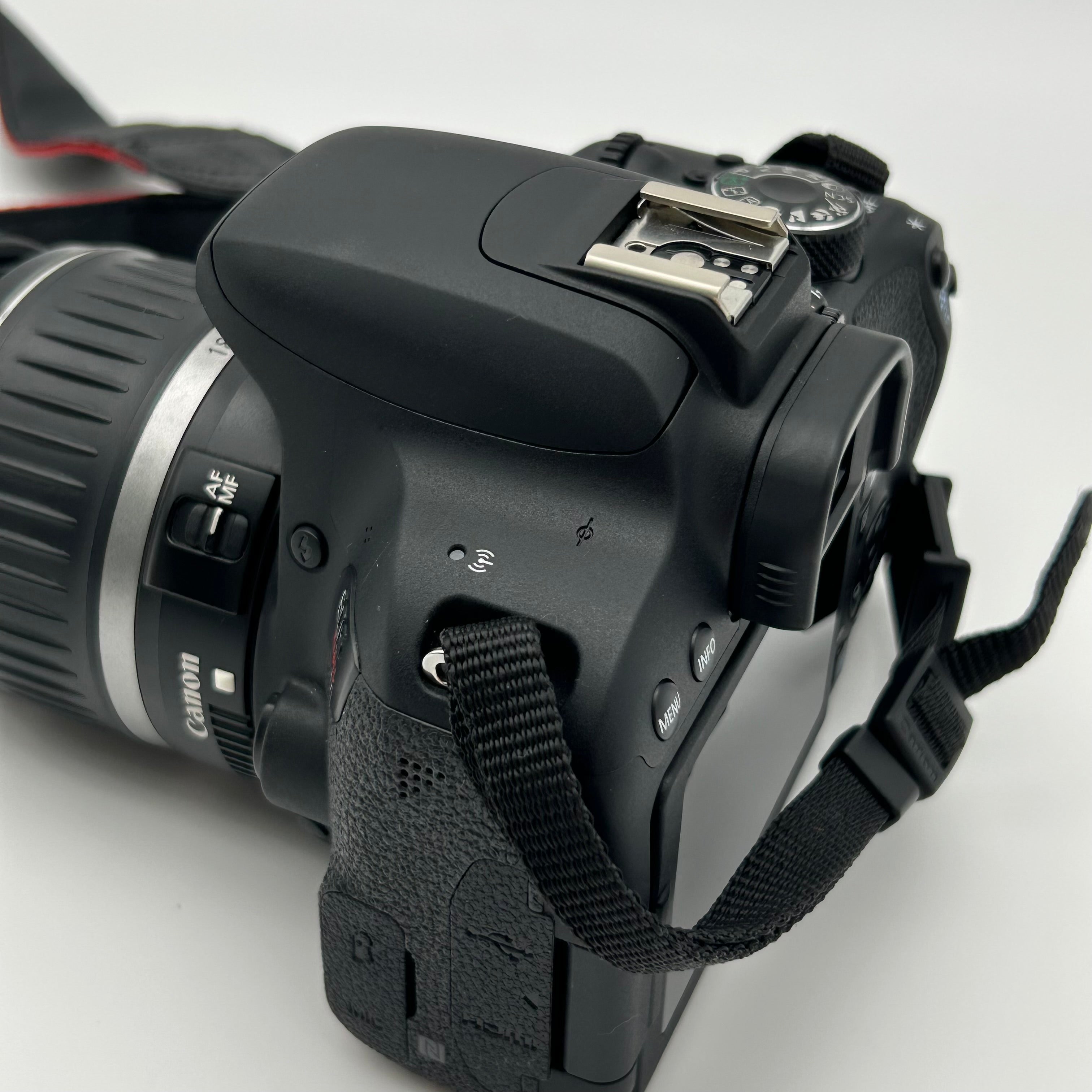 Canon EOS Rebel T7i EF-S 18-55mm Black Screen Broken with Functional Flash