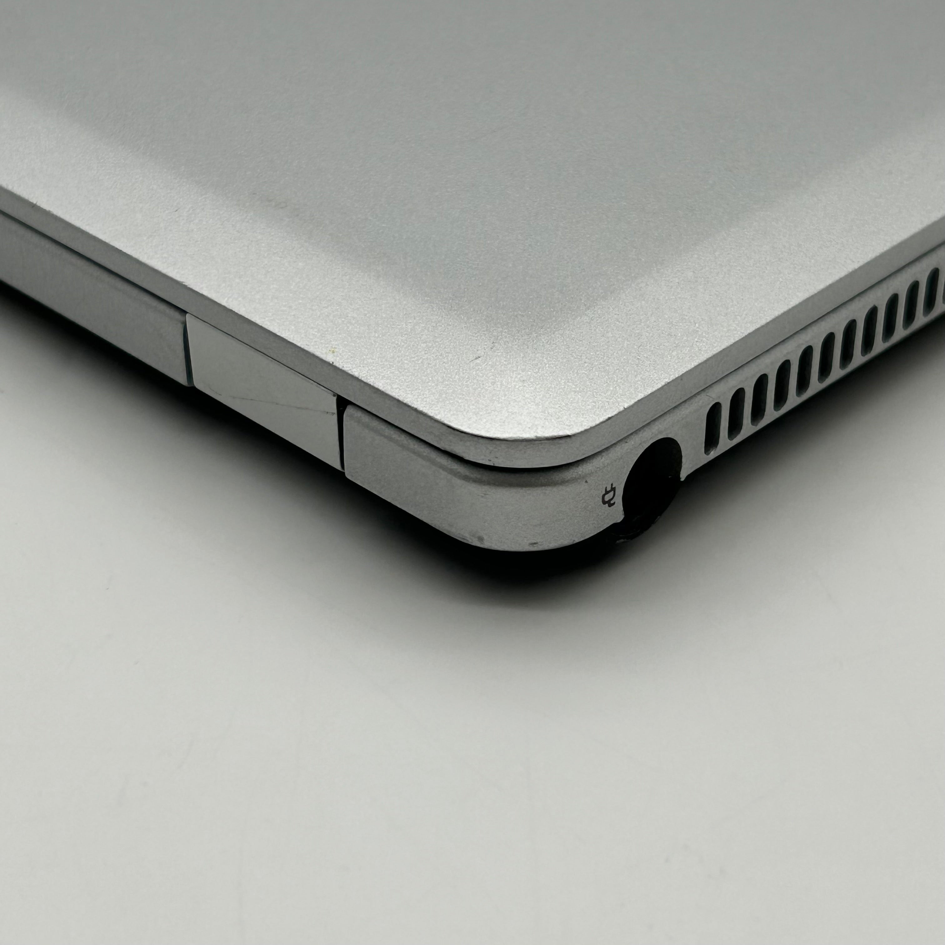 HP EliteBook Folio 9480m 14" |Core i7 2.1GHz |8GB RAM |256GB| Silver w/ Charger