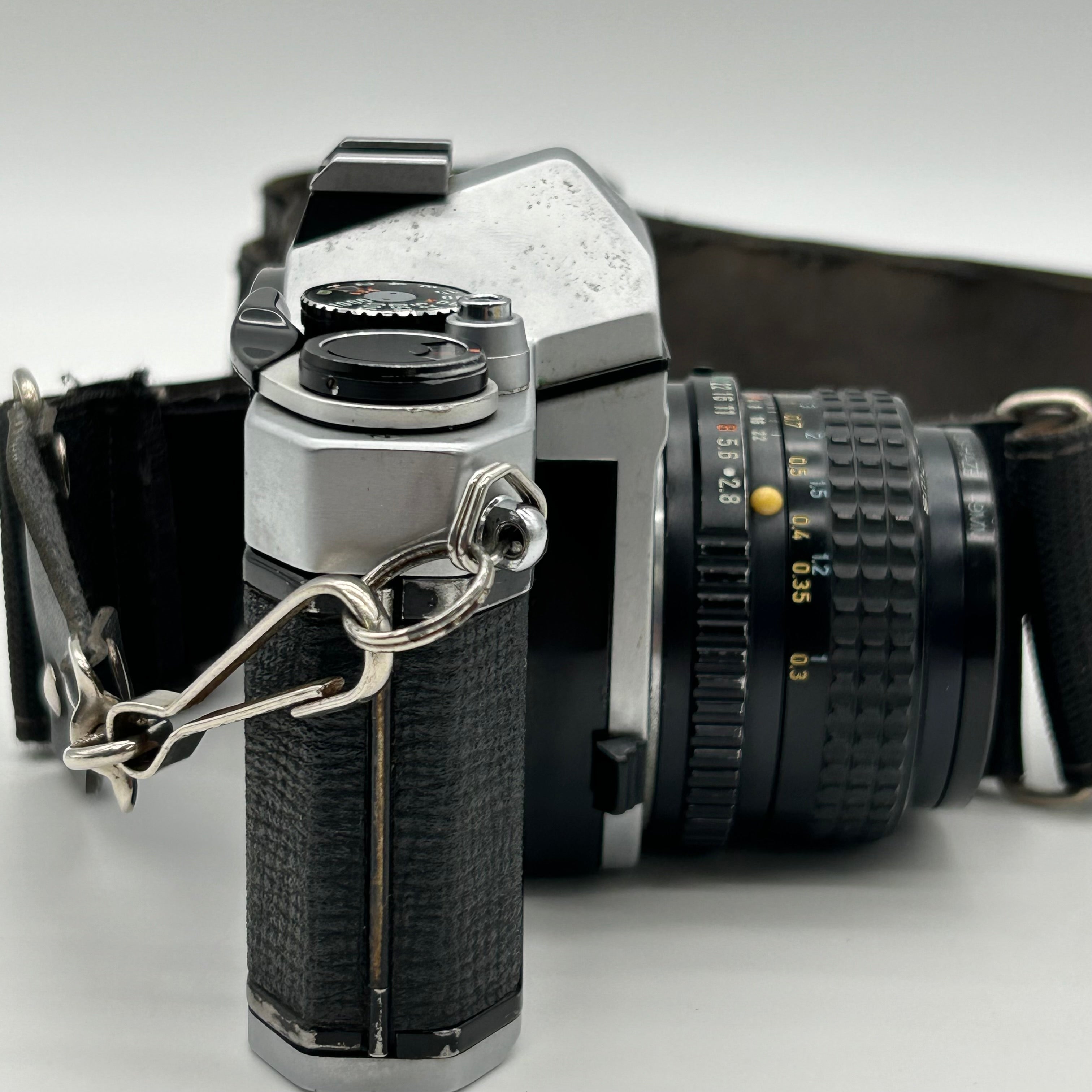 Asahi Pentax K-1000 SE 35mm SLR Film Camera w/ 28mm 1:2 Lens & Strap - Untested