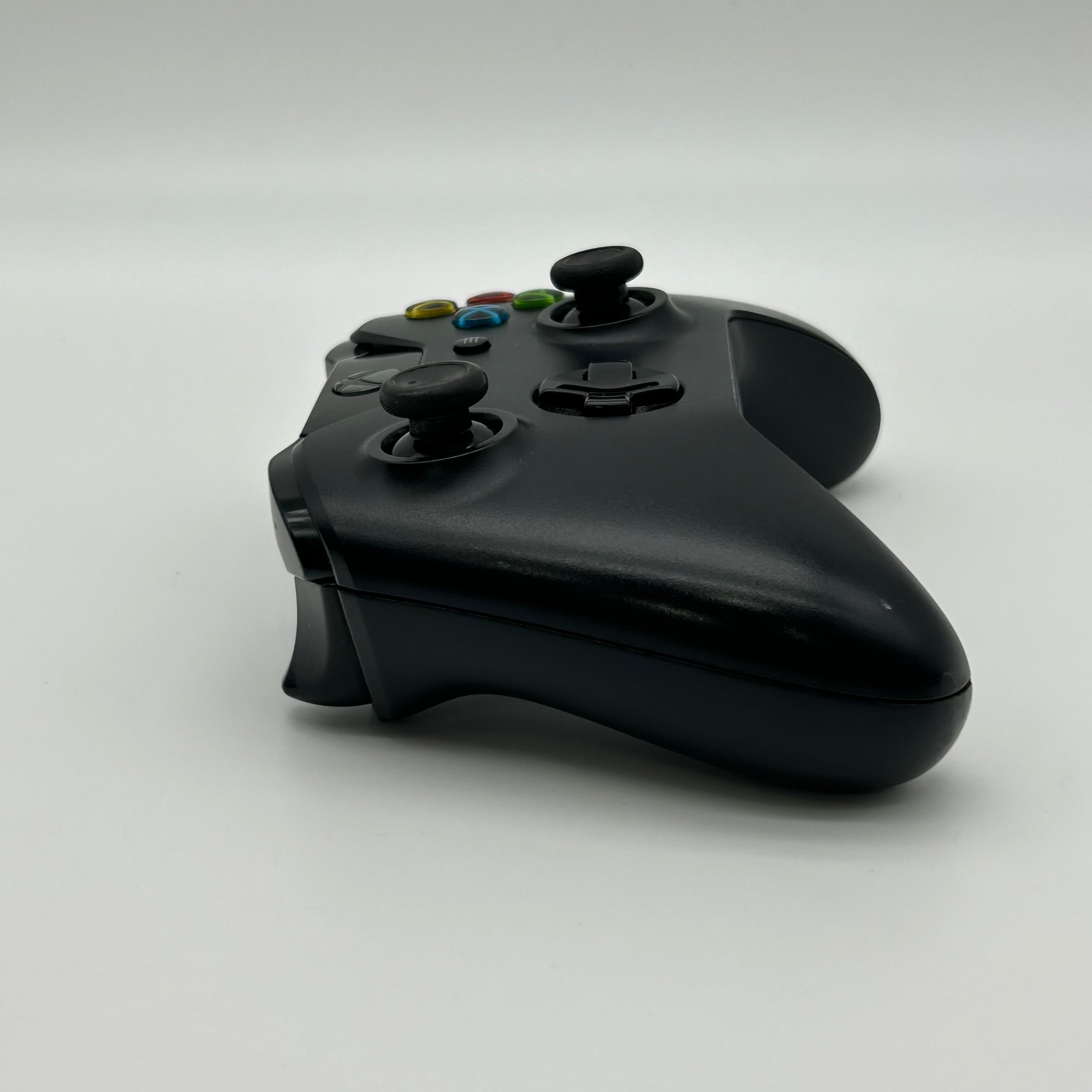 Microsoft Xbox One (1540) 500GB Console Bundle, 1 Controller + 6 Games Black - Used