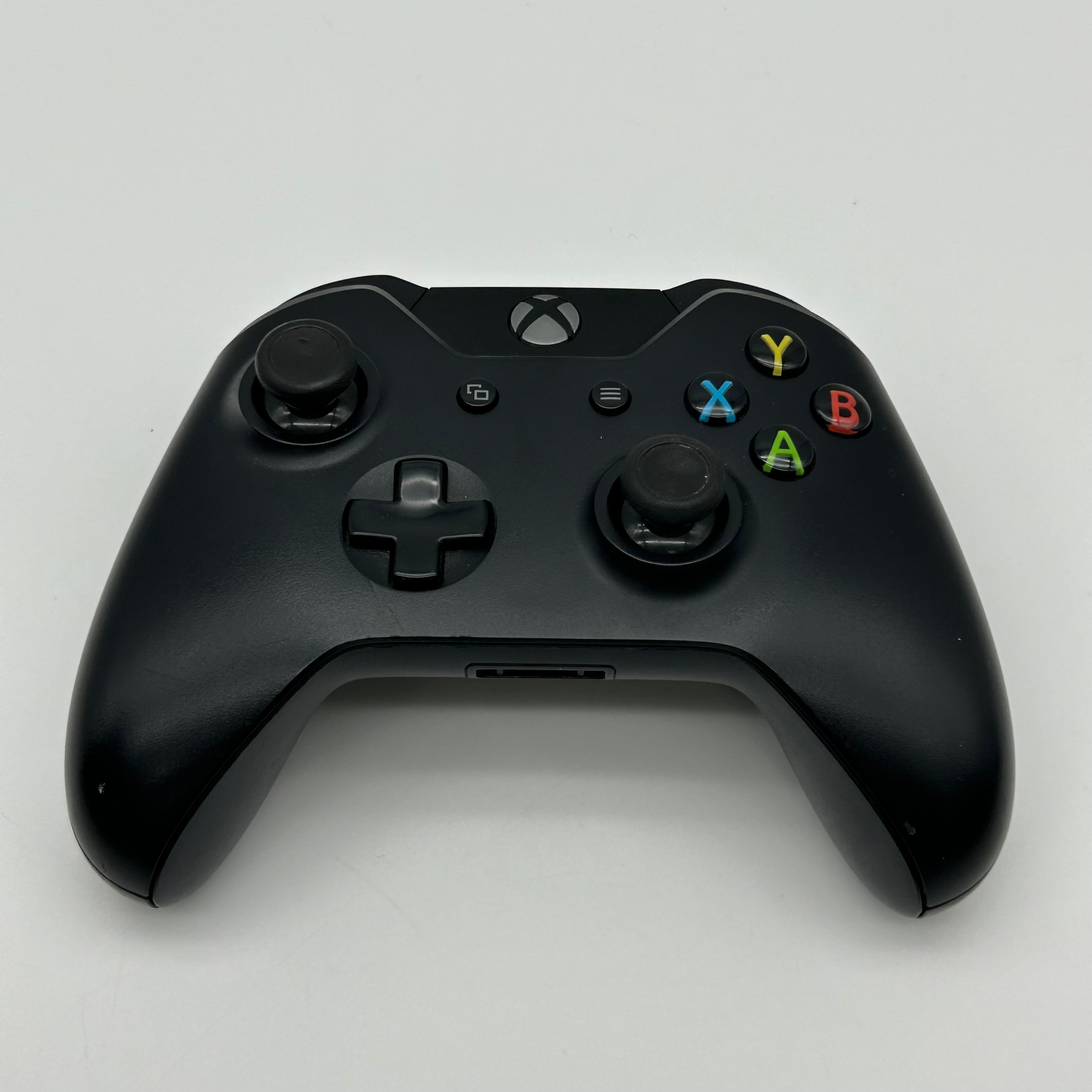 Microsoft Xbox One (1540) 500GB Console Bundle, 1 Controller + 6 Games Black - Used