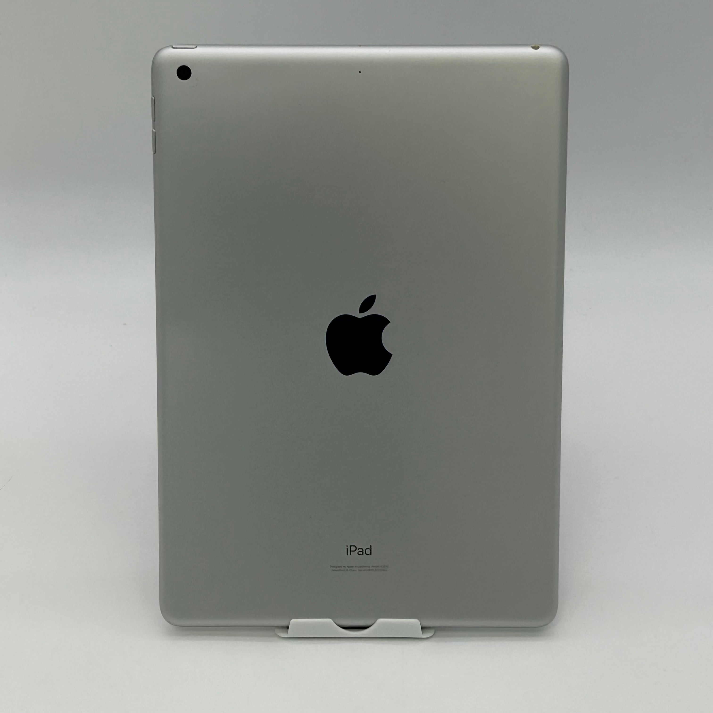 Apple iPad 8th generation 128gb 10.2” Silver A2270 / MYLE2LL/A - WiFi