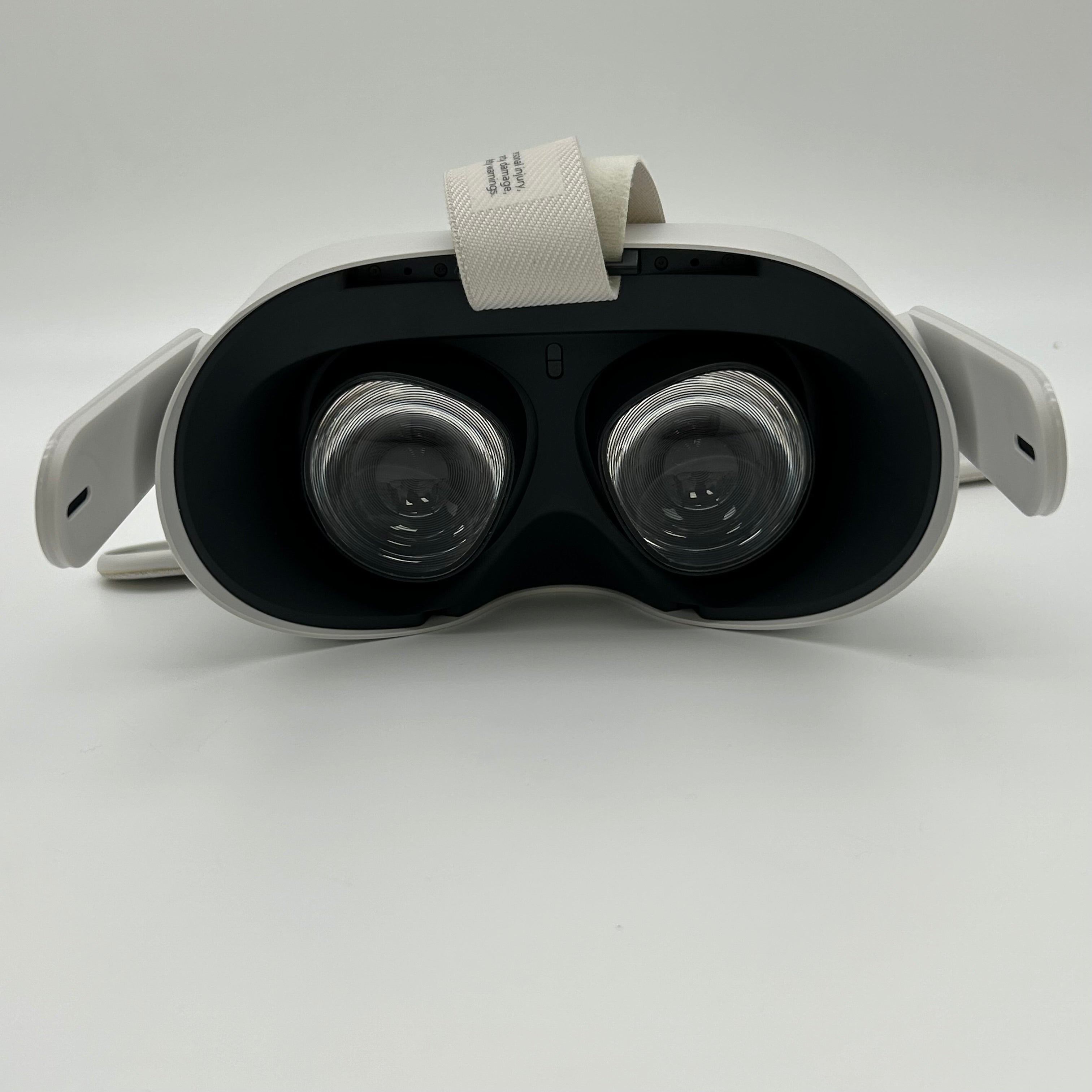 Meta Quest 2 128GB All-in-One VR Headset + Controllers + Original Box - White - Used With Box