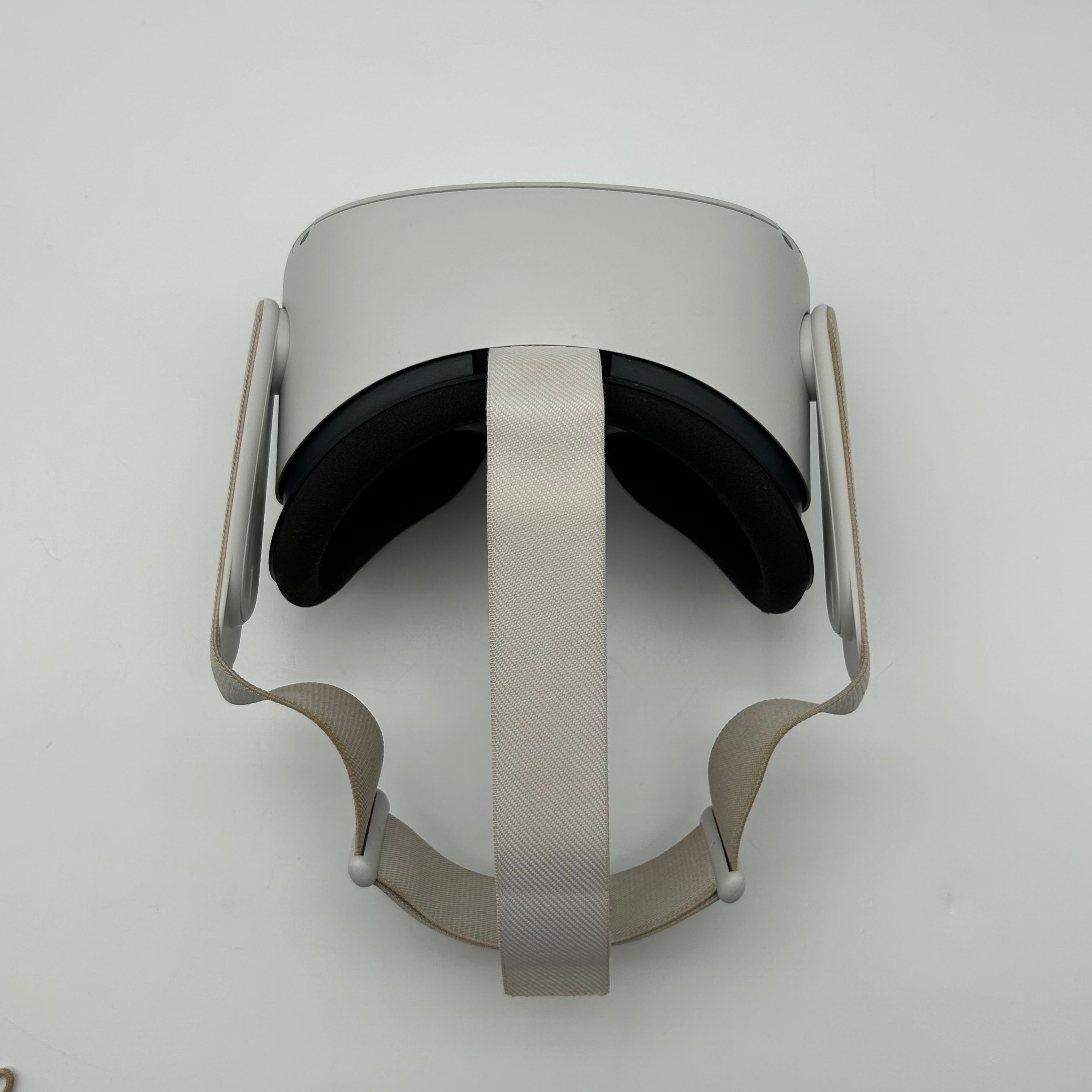 Meta Quest 2 128GB Standalone All-in-One VR Headset KW49CM - Used - White