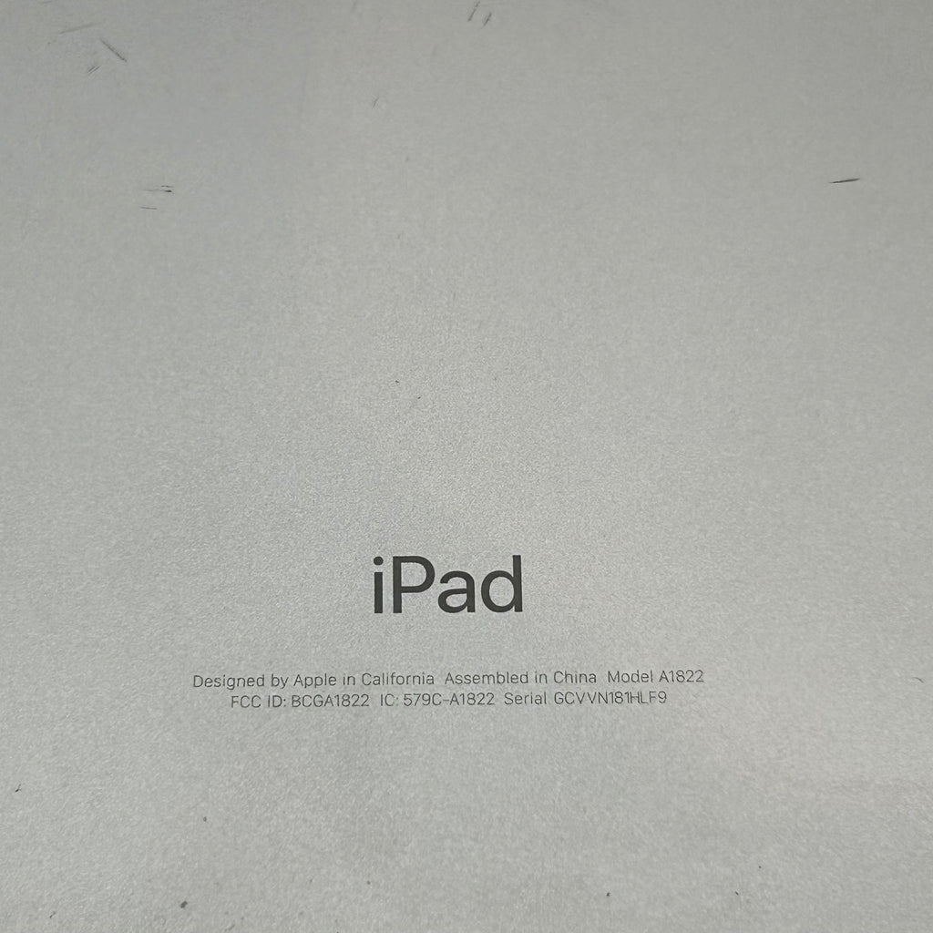 Apple iPad (5th Gen) A1822 32 GB, Wi-Fi, 9.7 in - Space Gray Glass Cracked