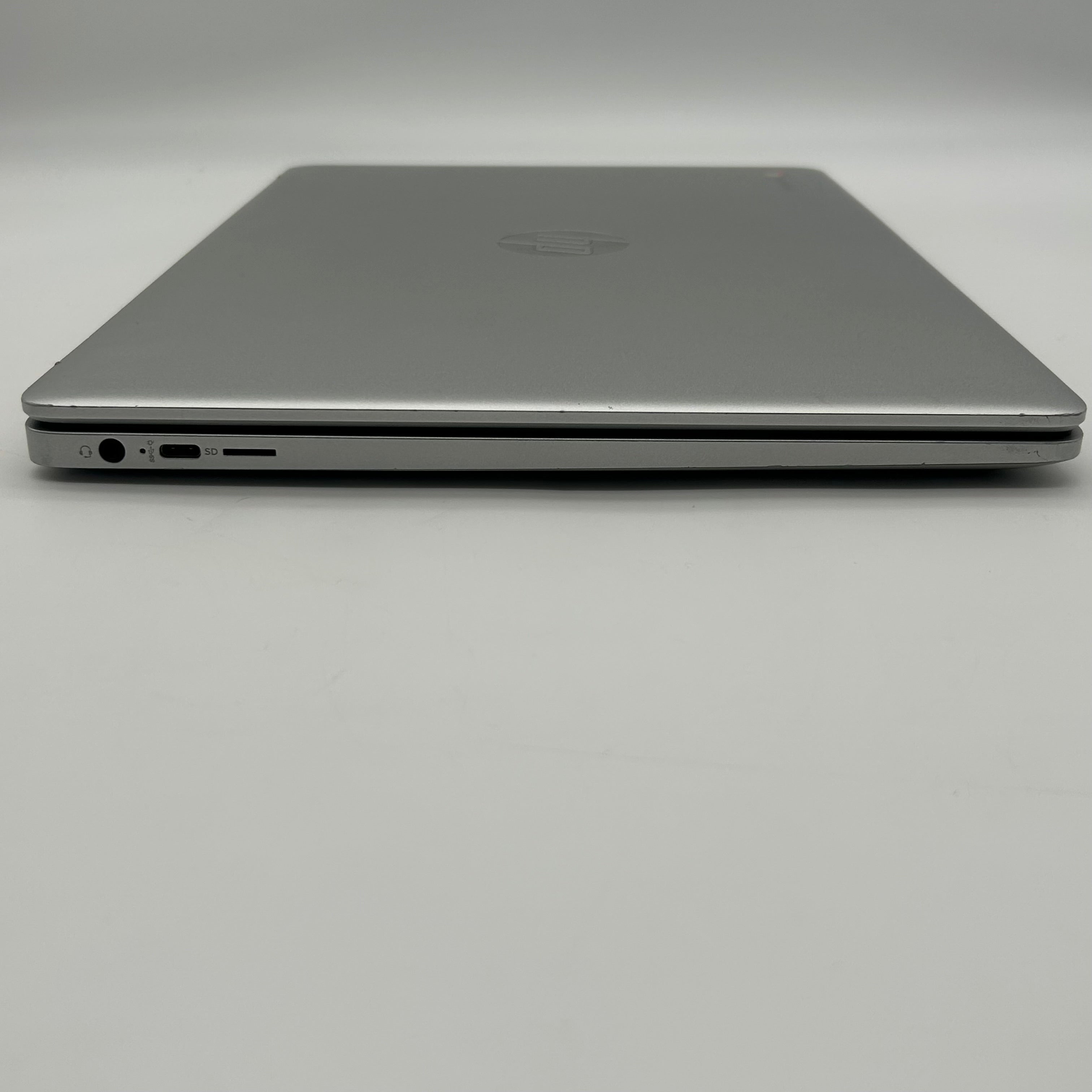HP Chromebook 15a-nb0013dx - 15.6" Intel N200 3.2 GHz, 8GB RAM, 64GB w/ Charger