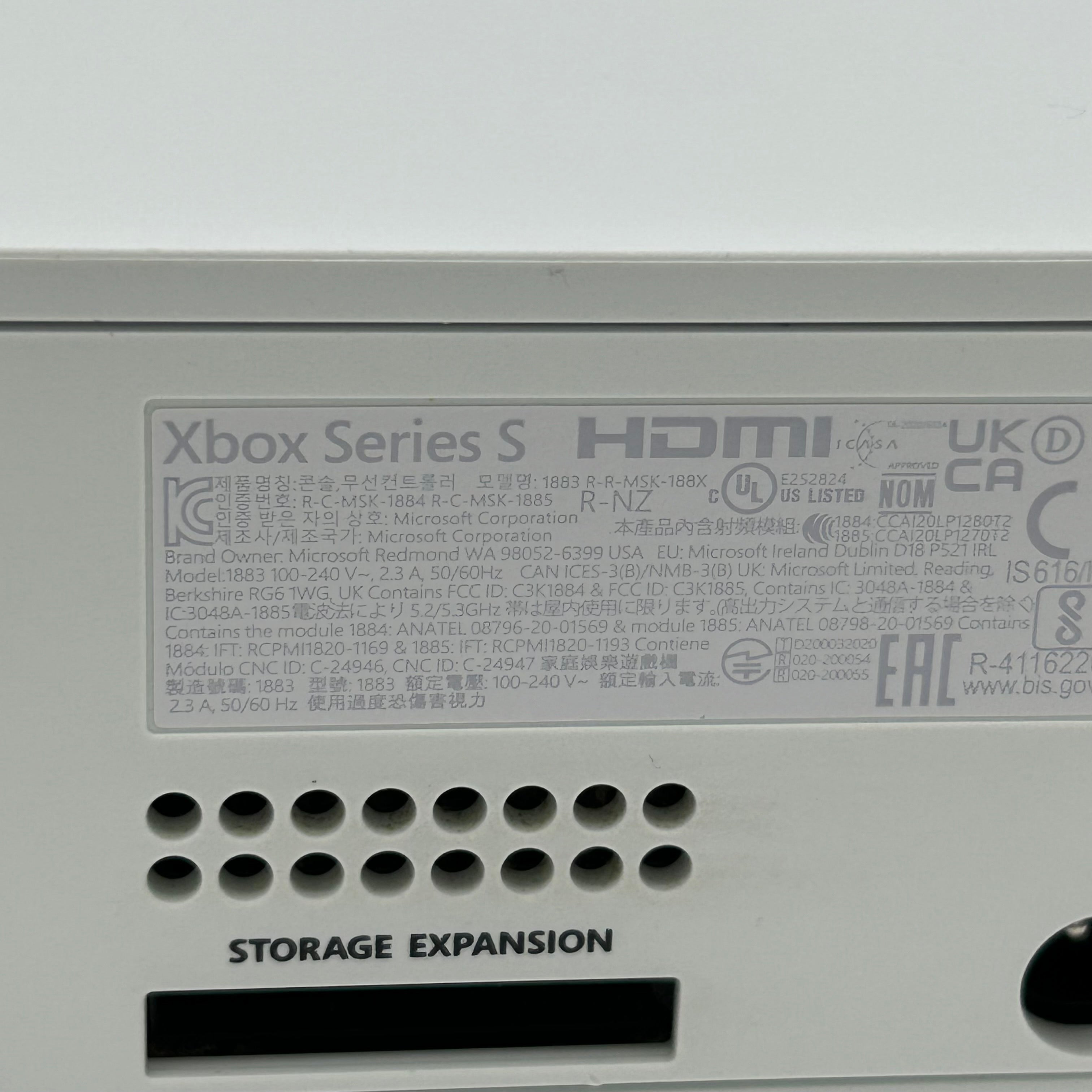 Microsoft Xbox Series S 512GB White with Black Controller Tested