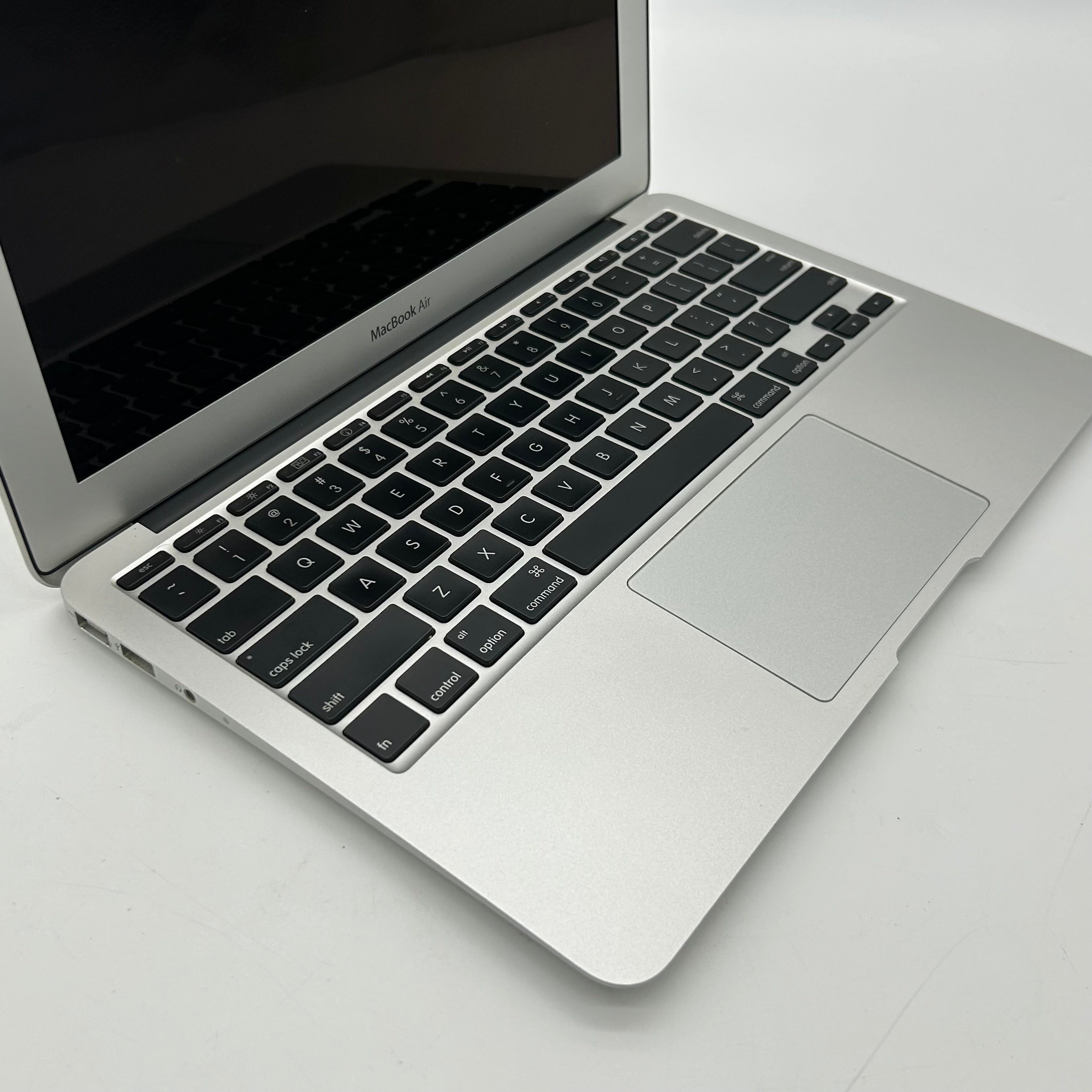 Apple MacBook Air 11" A1370 Intel Core 2 Duo 2GB RAM 128GB - *READ*