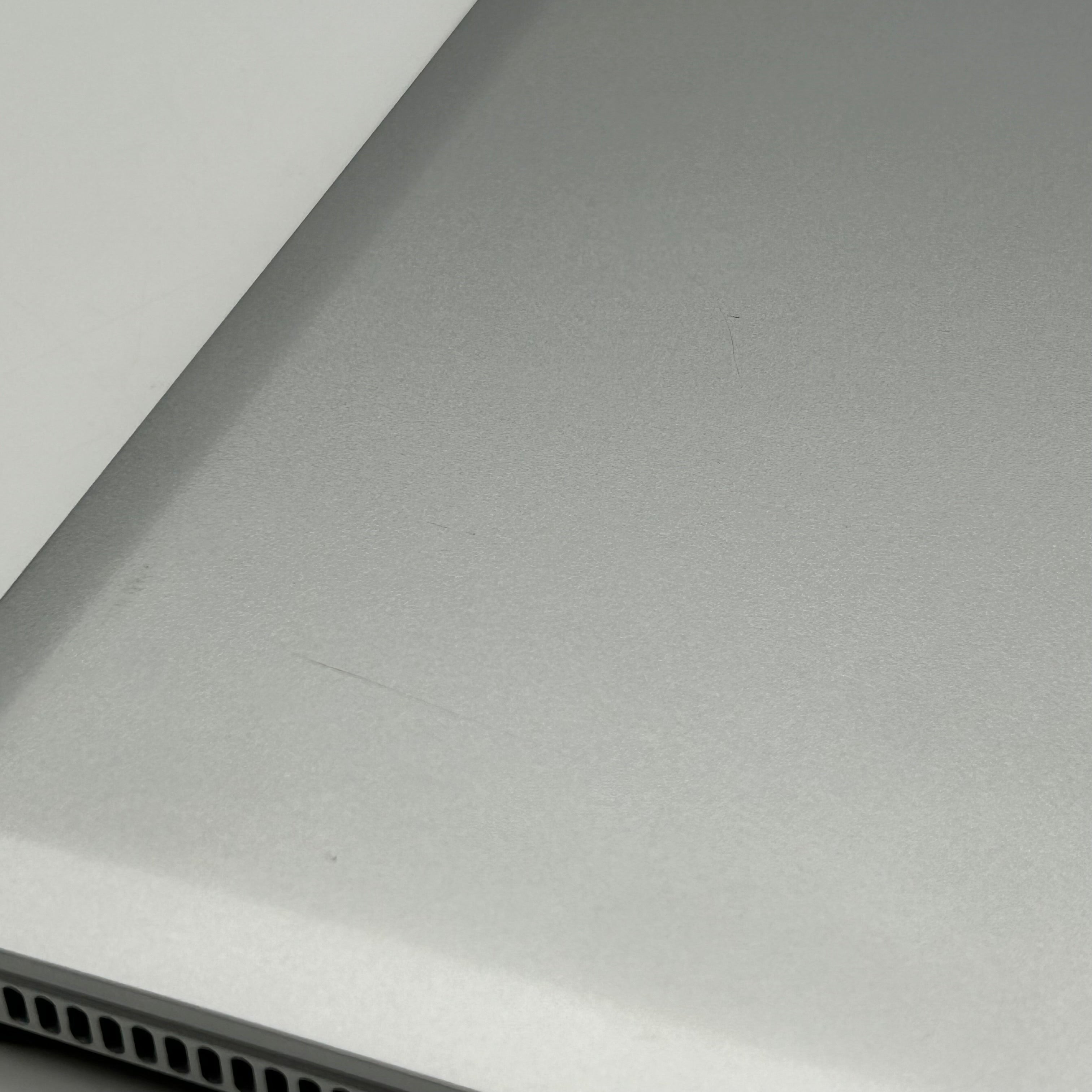 HP EliteBook Folio 9480m 14" |Core i7 2.1GHz |8GB RAM |256GB| Silver w/ Charger