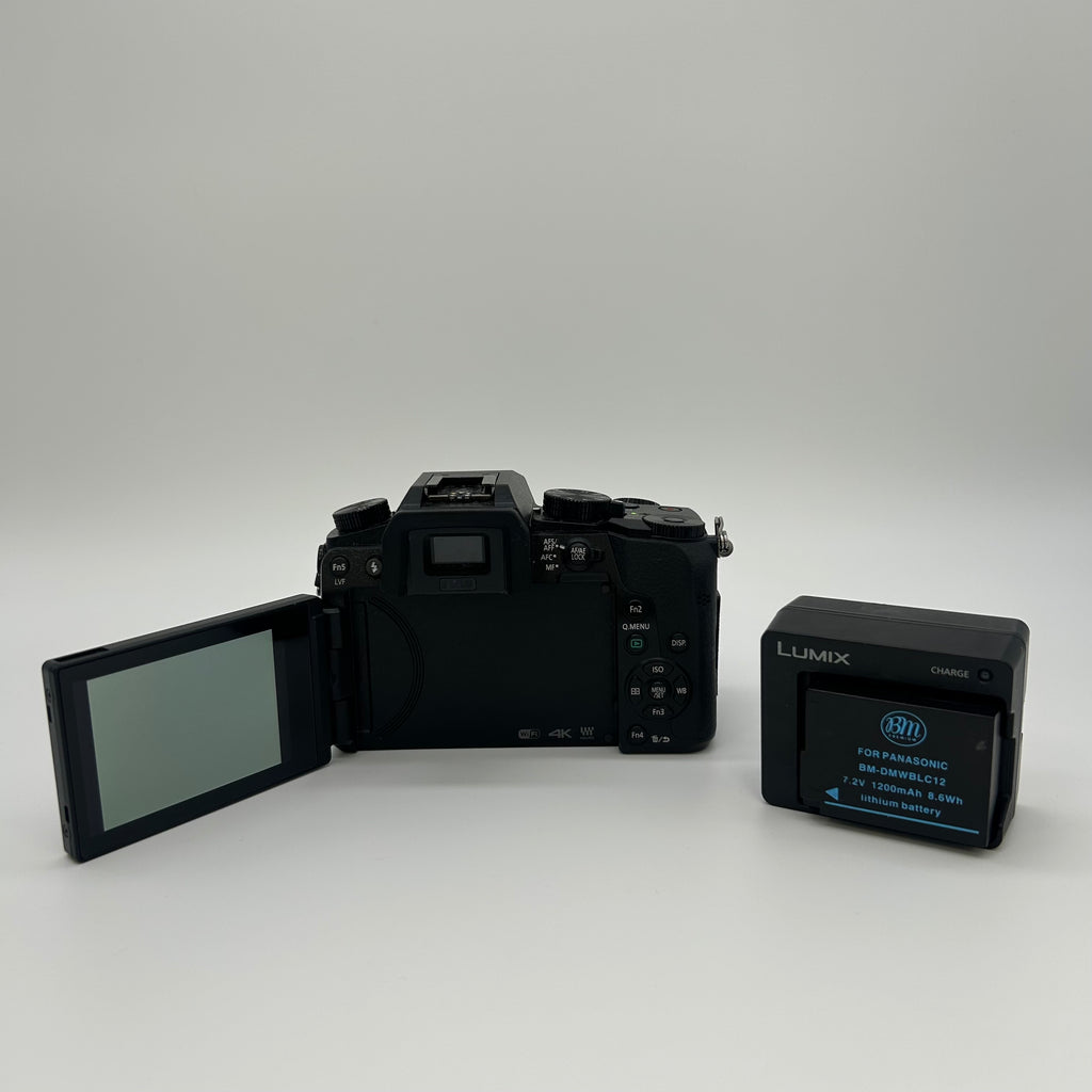 Panasonic Lumix DMC-G7 Digital Camera Black Body Only with 2 Batteries - For Parts/Repairs Only