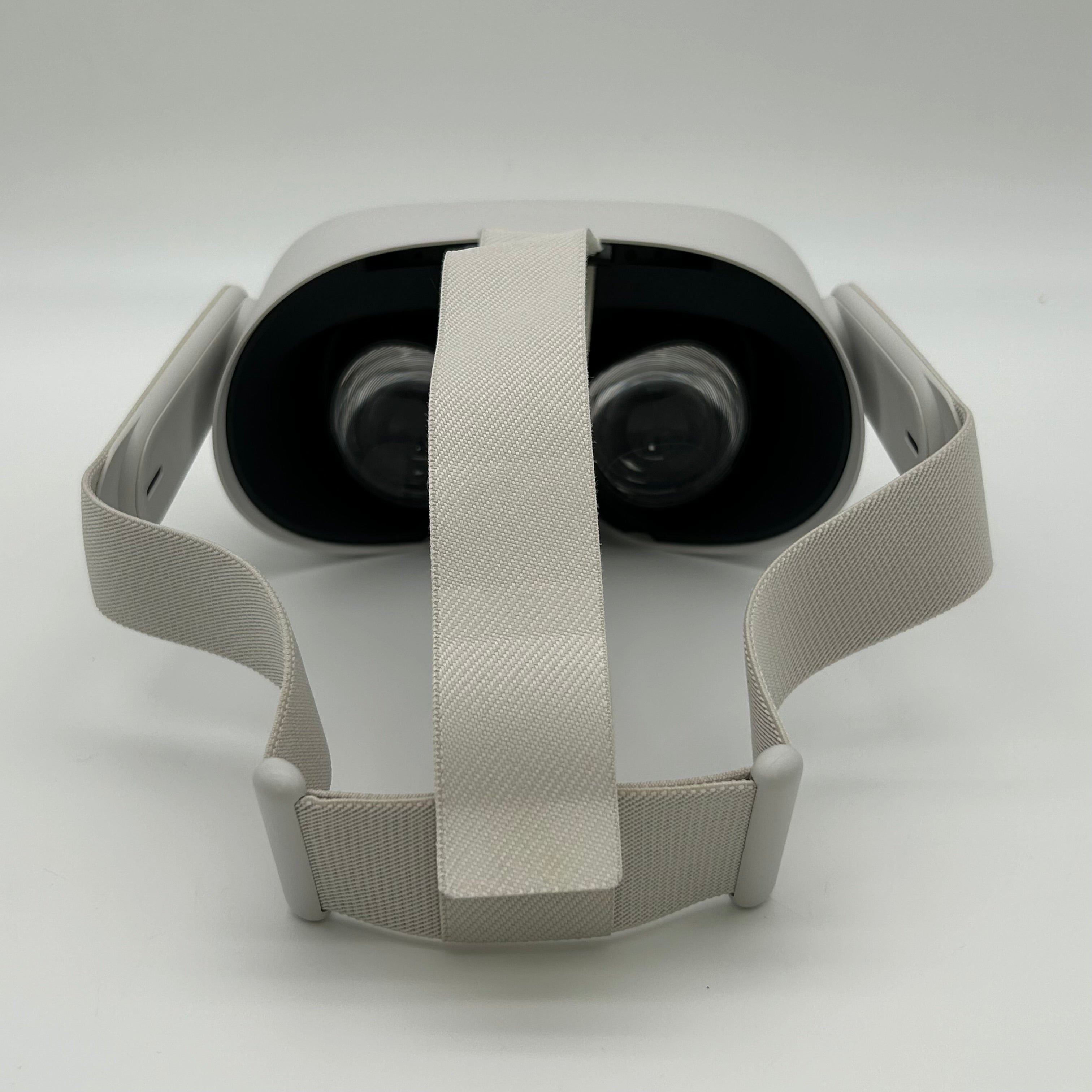 Meta Quest 2 128GB All-in-One VR Headset + Controllers + Original Box - White - Used With Box