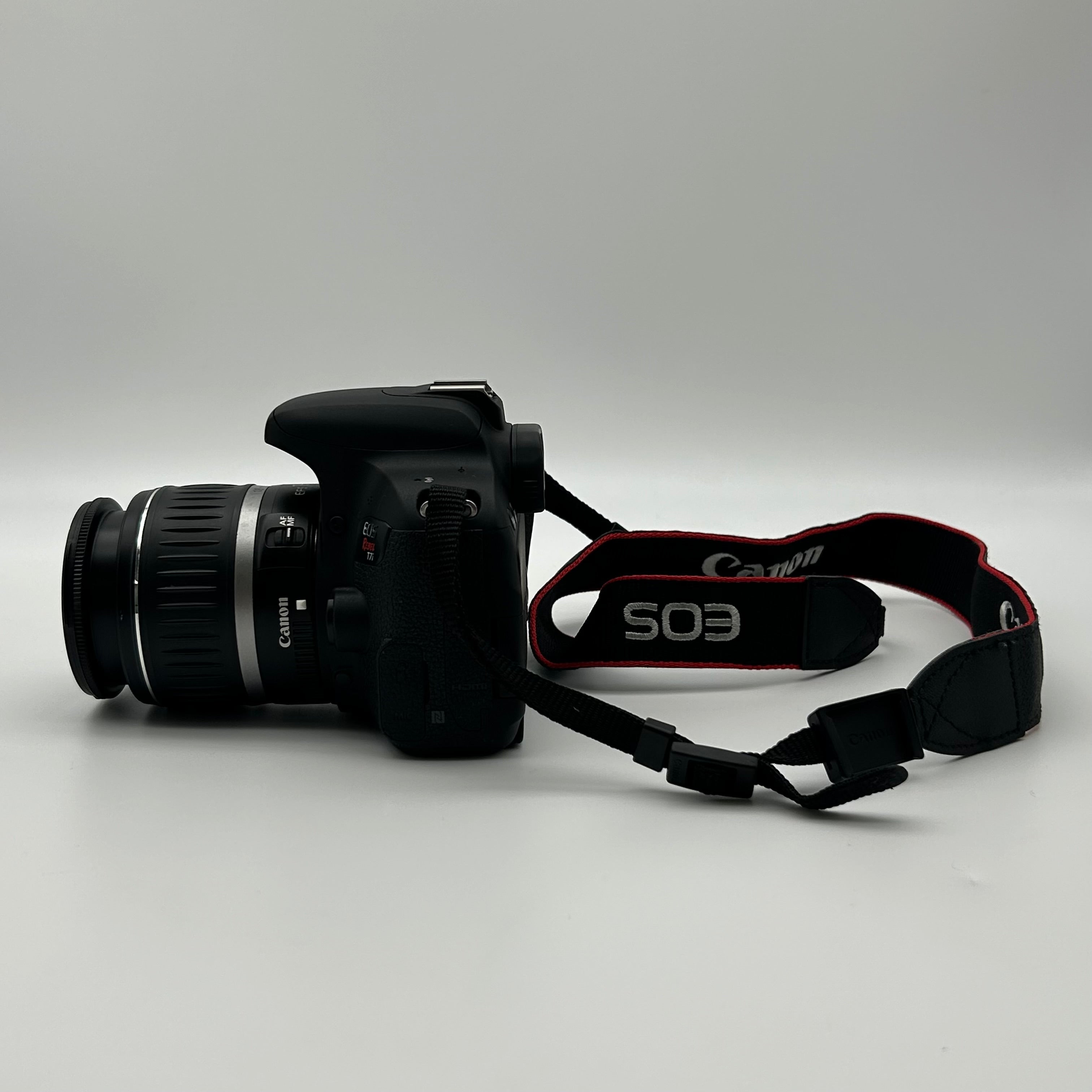 Canon EOS Rebel T7i EF-S 18-55mm Black Screen Broken with Functional Flash
