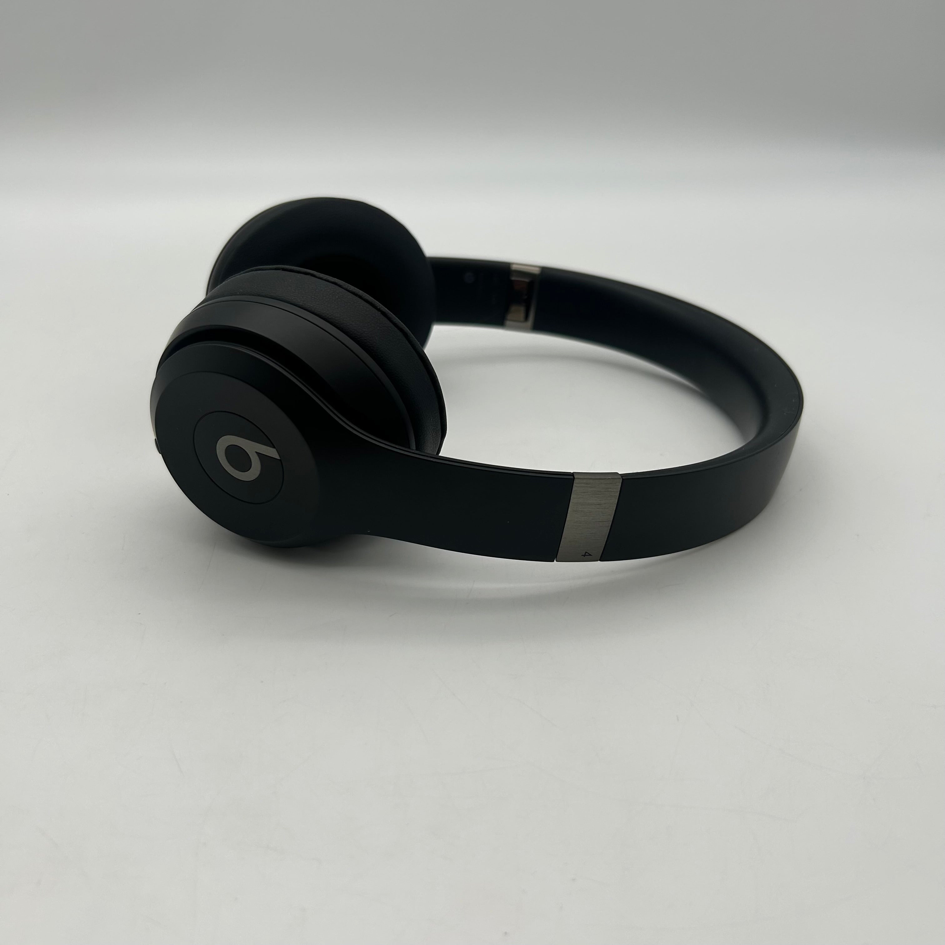 Beats Solo 4 Wireless Bluetooth Headphones - Black w/ Box included