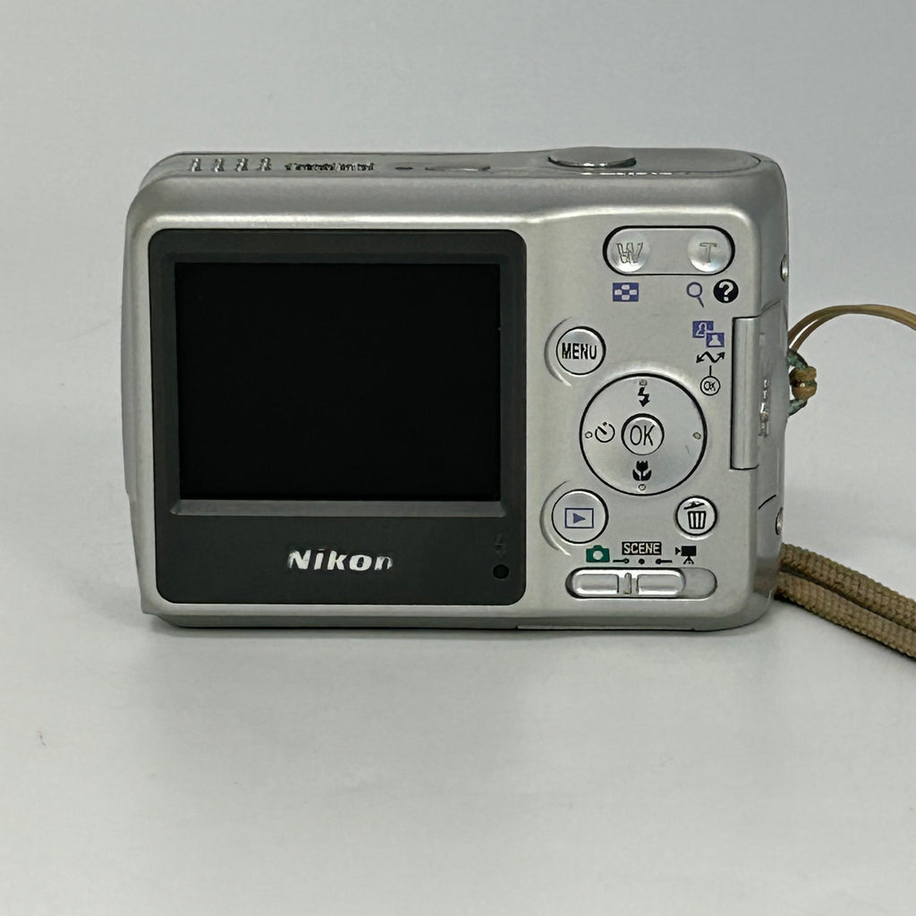 Nikon Coolpix L4 Digital Camera Untested