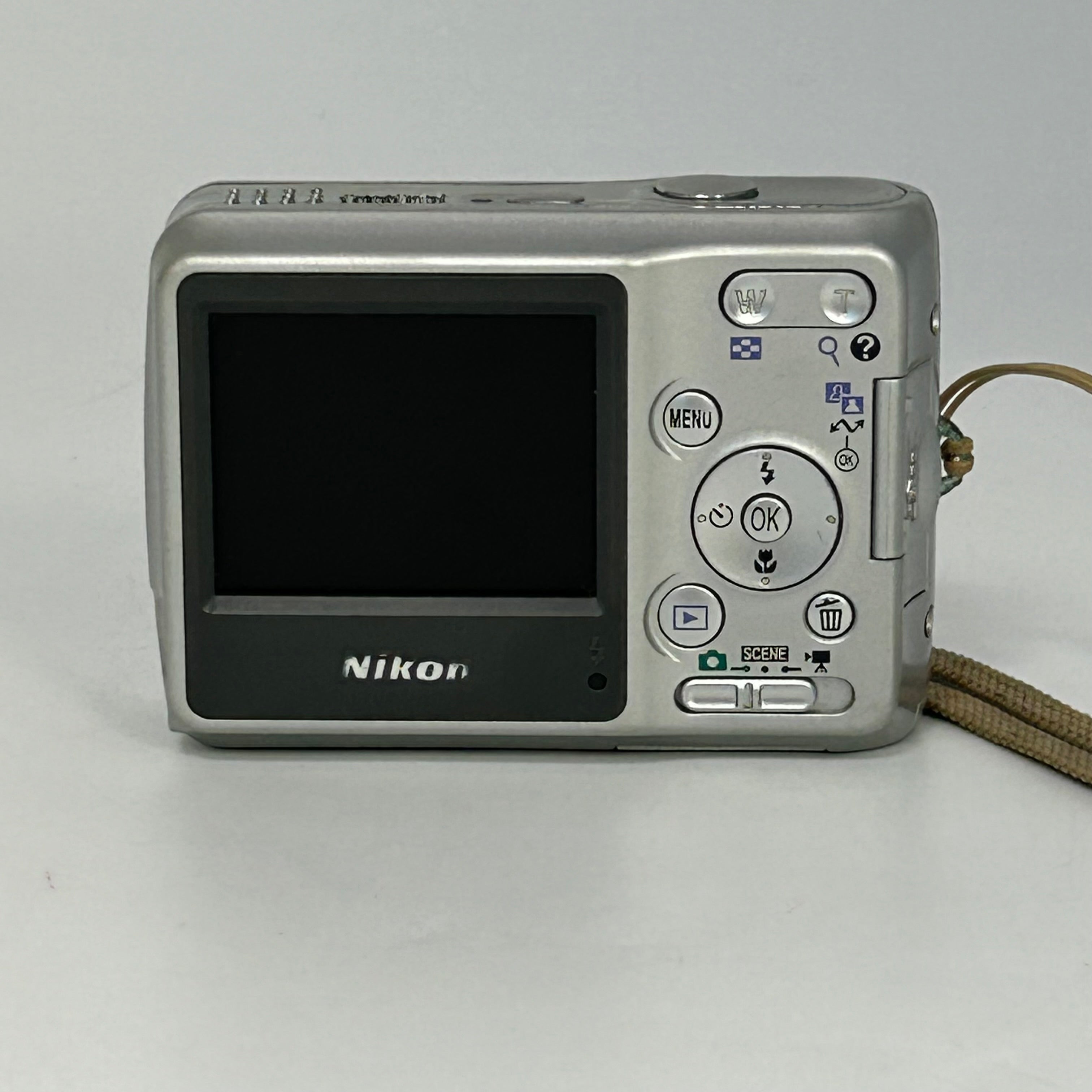 Nikon Coolpix L4 Digital Camera Untested