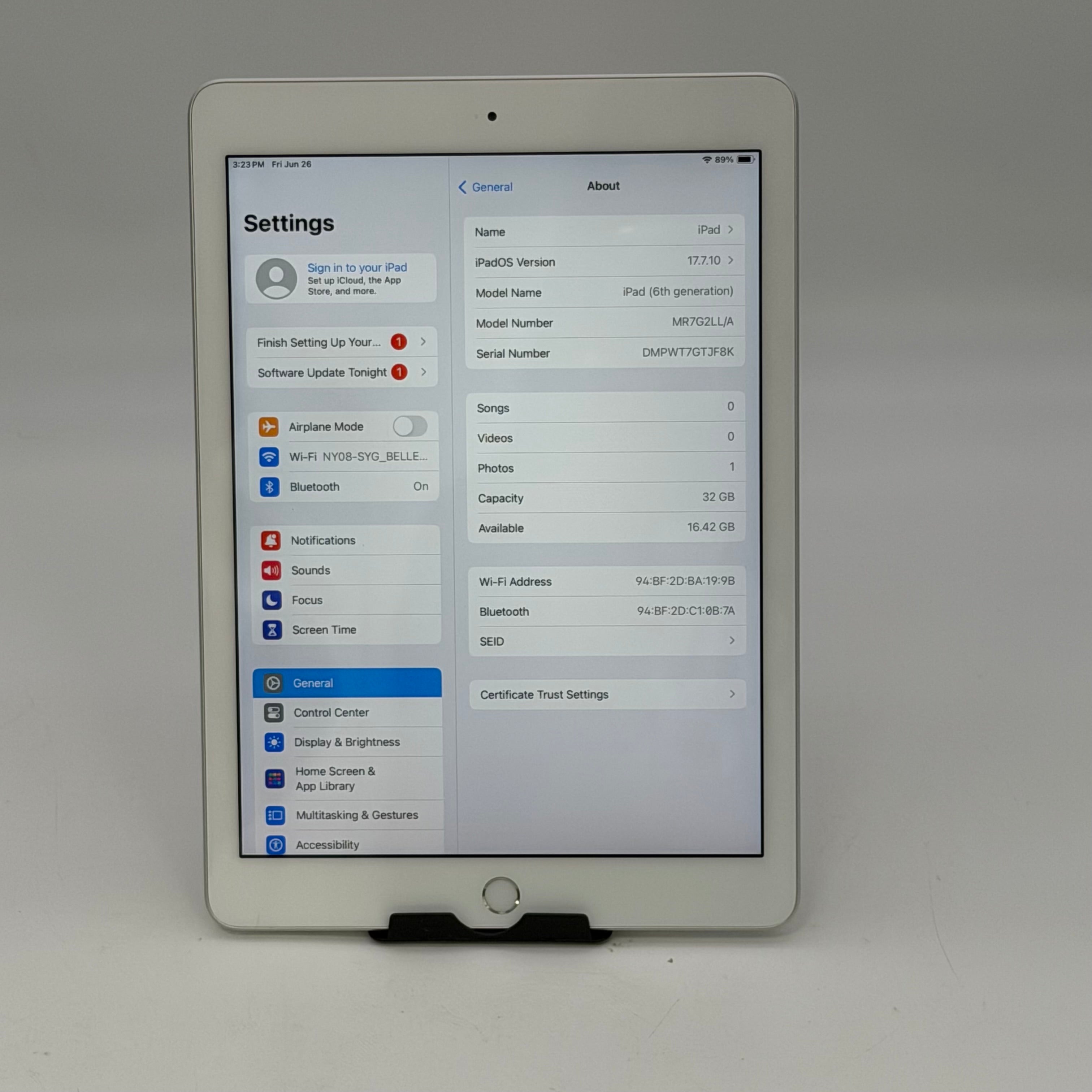 Apple iPad (6th Generation) A1893 32 GB, Wi-Fi, 9.7 in - Silver | MR7G2LL/A