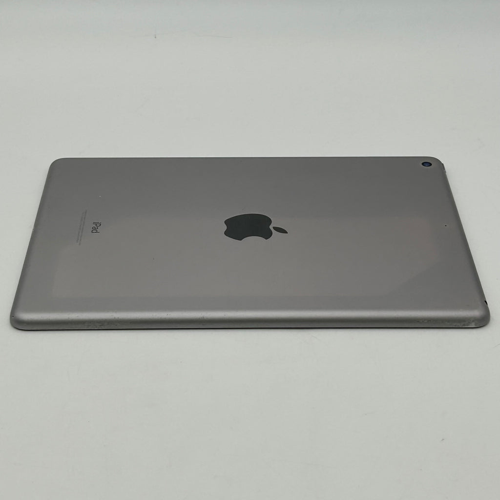 Apple iPad (5th Gen) A1822 32 GB, Wi-Fi, 9.7 in - Space Gray Glass Cracked