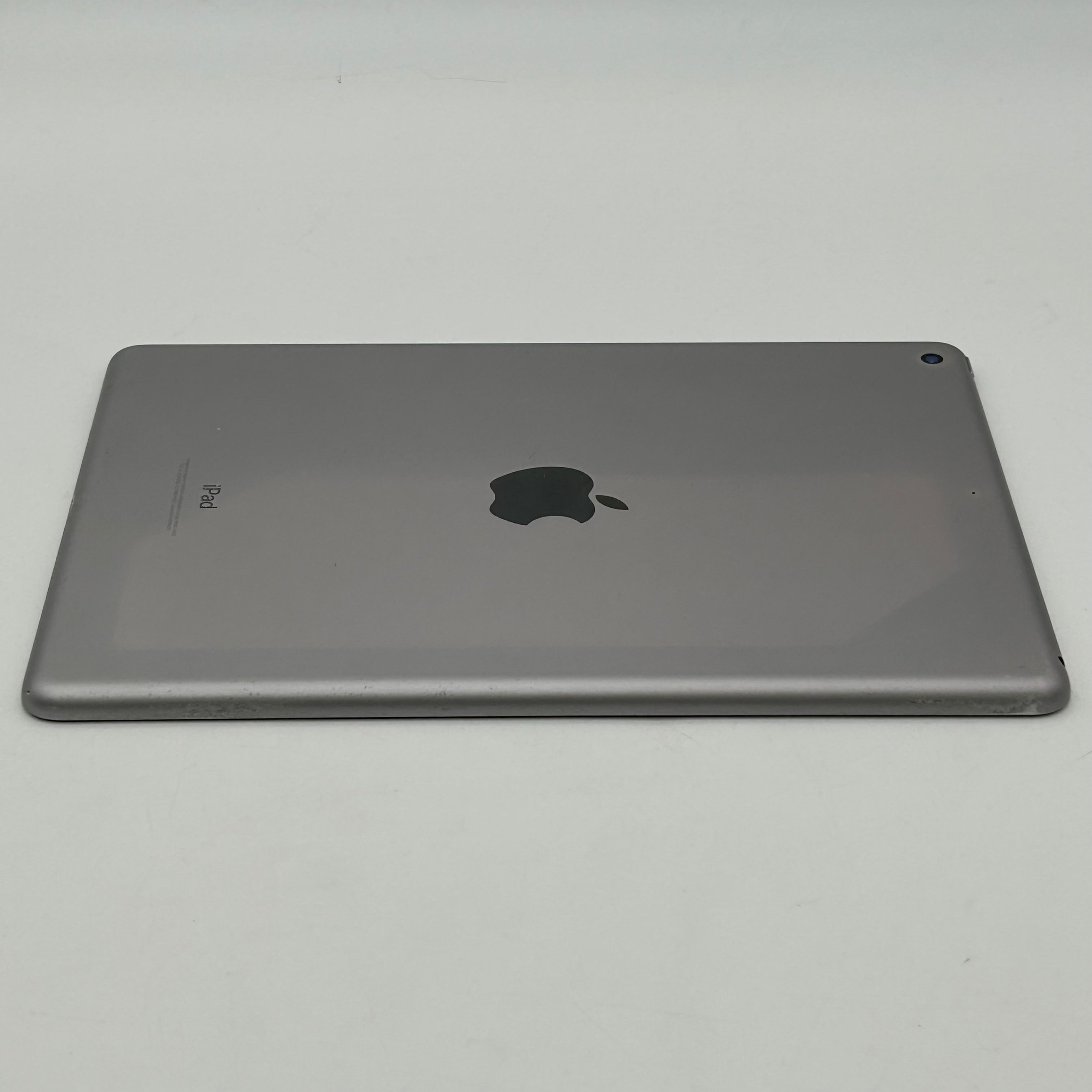 Apple iPad (5th Gen) A1822 32 GB, Wi-Fi, 9.7 in - Space Gray Glass Cracked