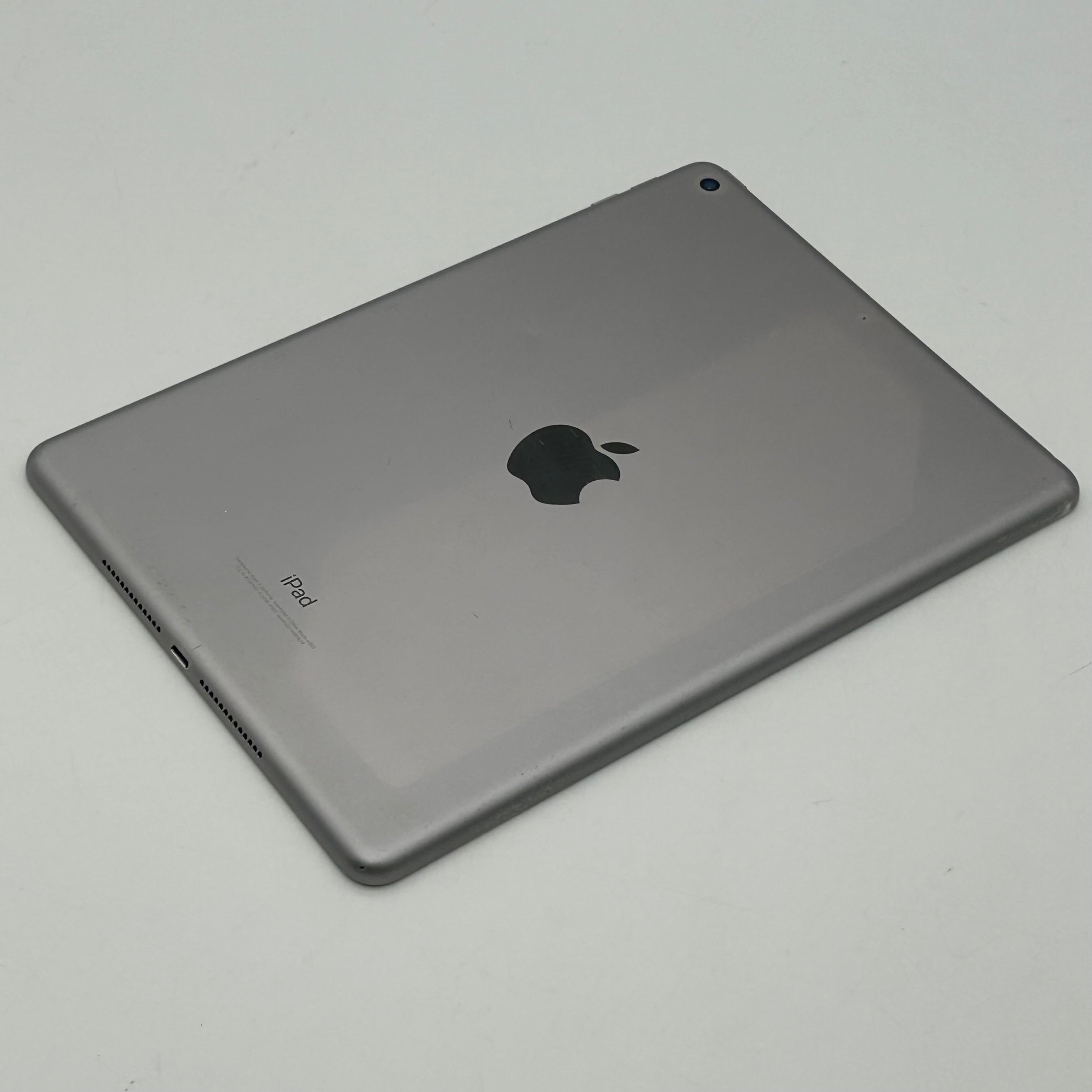 Apple iPad (5th Gen) A1822 32 GB, Wi-Fi, 9.7 in - Space Gray Glass Cracked
