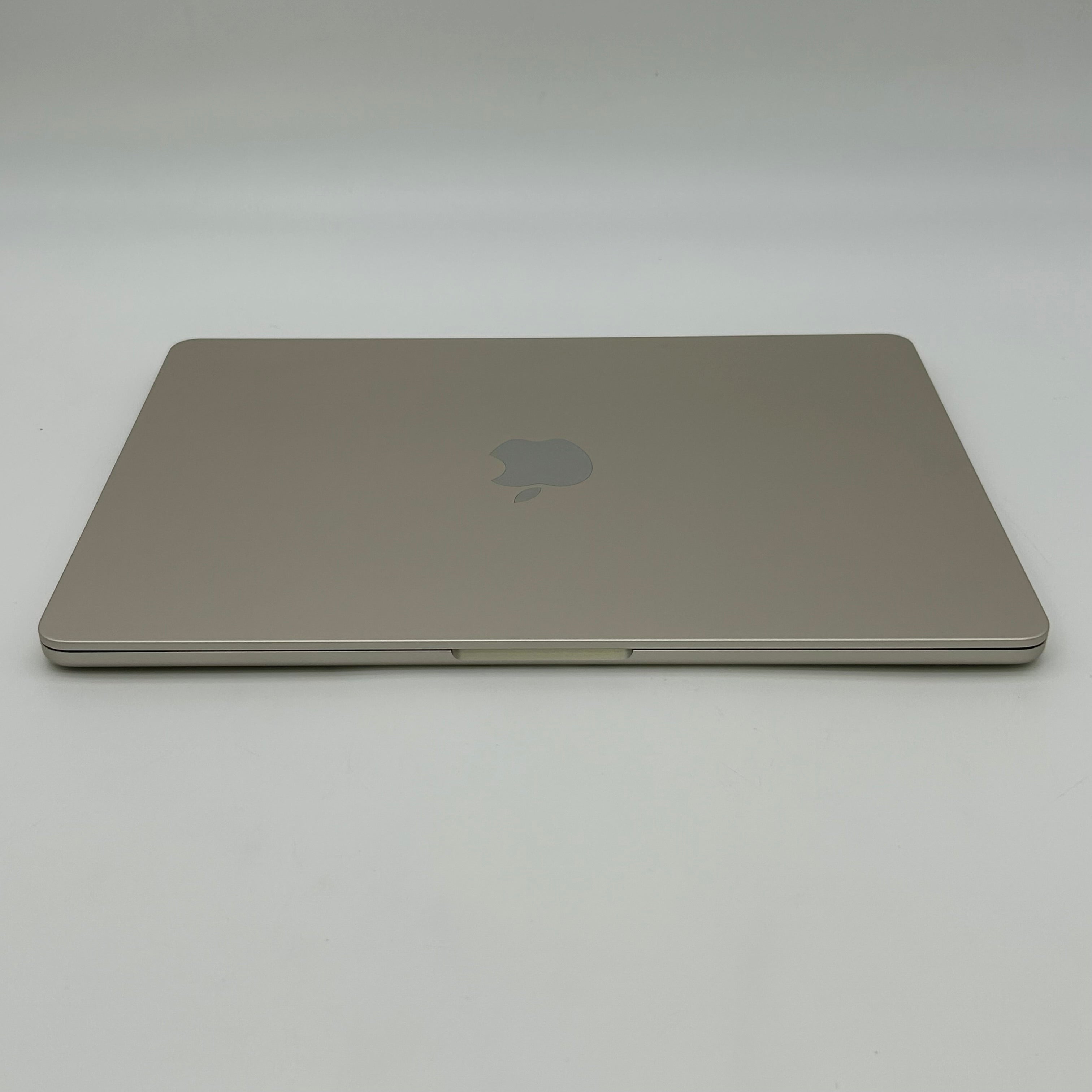 Apple MacBook Air 13.6" M2 8C GPU 3.5GHz 8GB RAM 256GB SSD A2681 - Starlight - Includes Front, Back, and Keyboard Case - Used