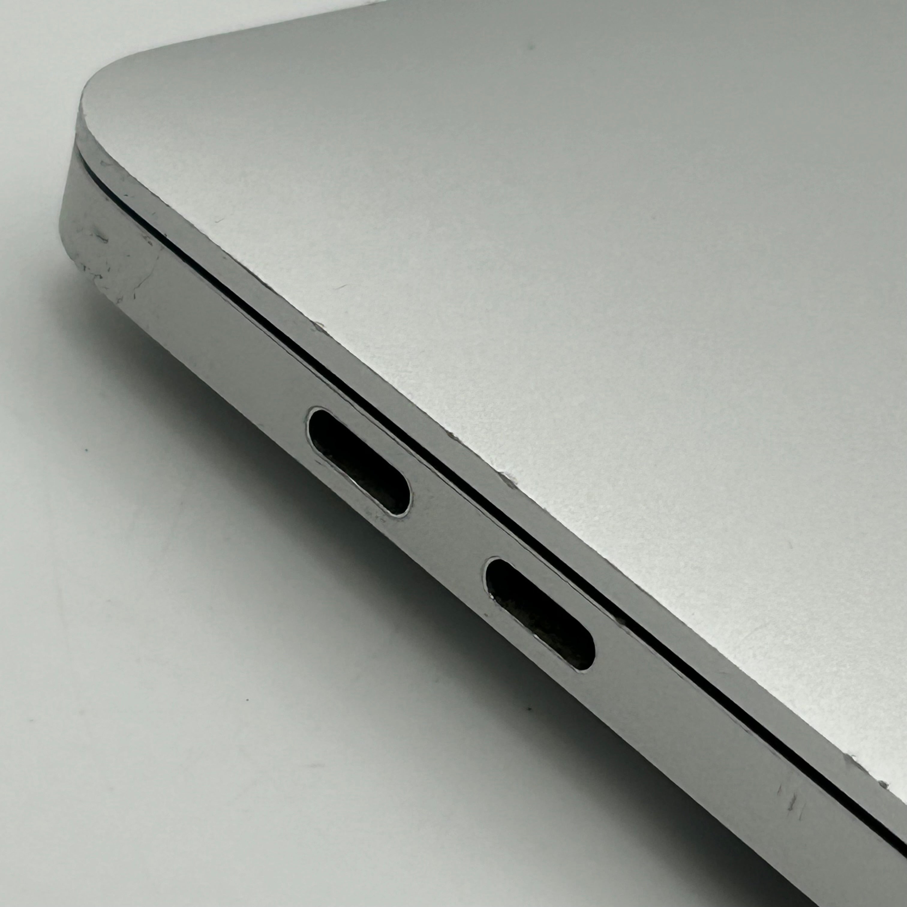 2020 Apple MacBook Pro 16" A2141 Core i7 16GB RAM 512GB SSD - *READ*