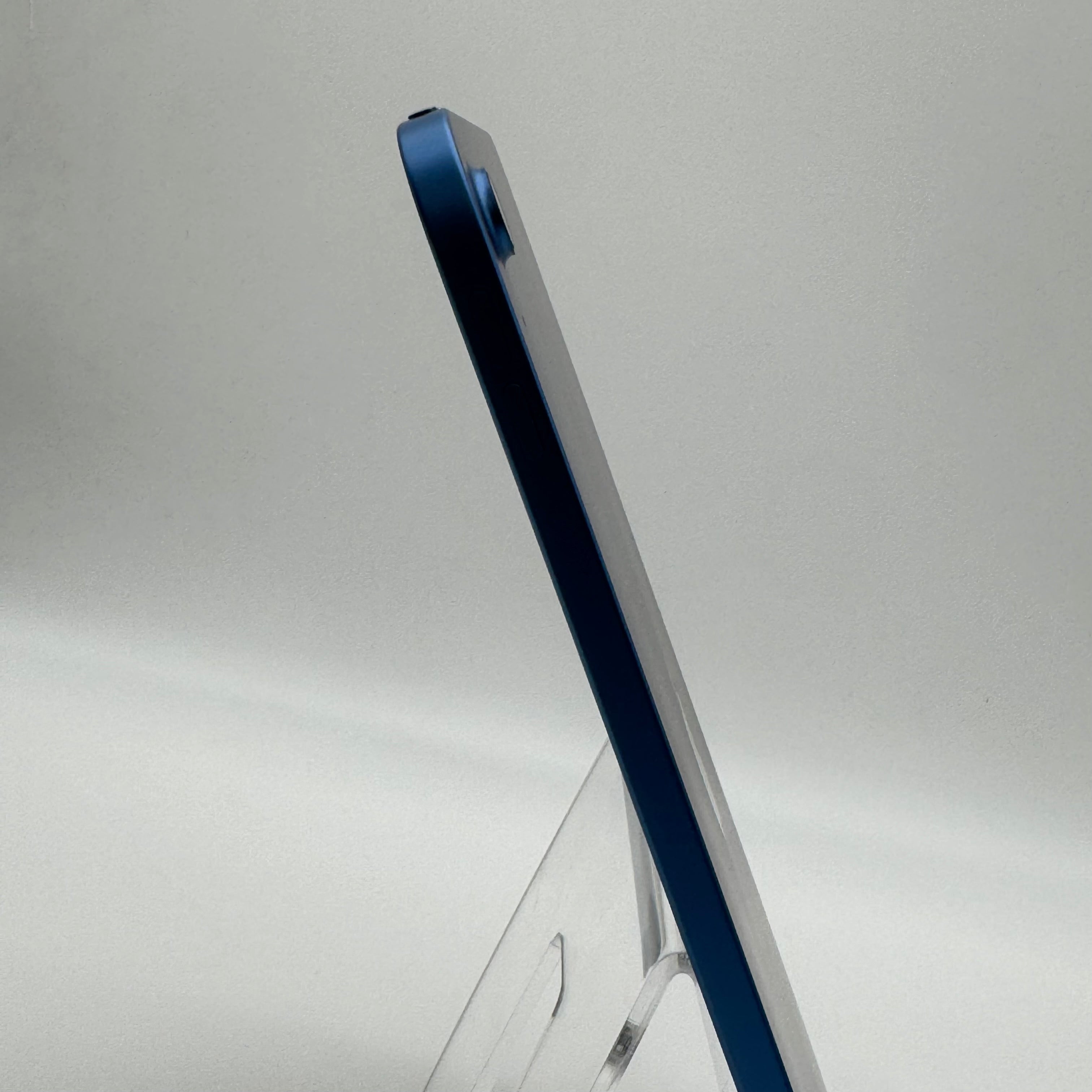 WiFi Only Apple iPad 10th Gen 64GB Blue MPQ13LL/A A2696 - Blue - Used