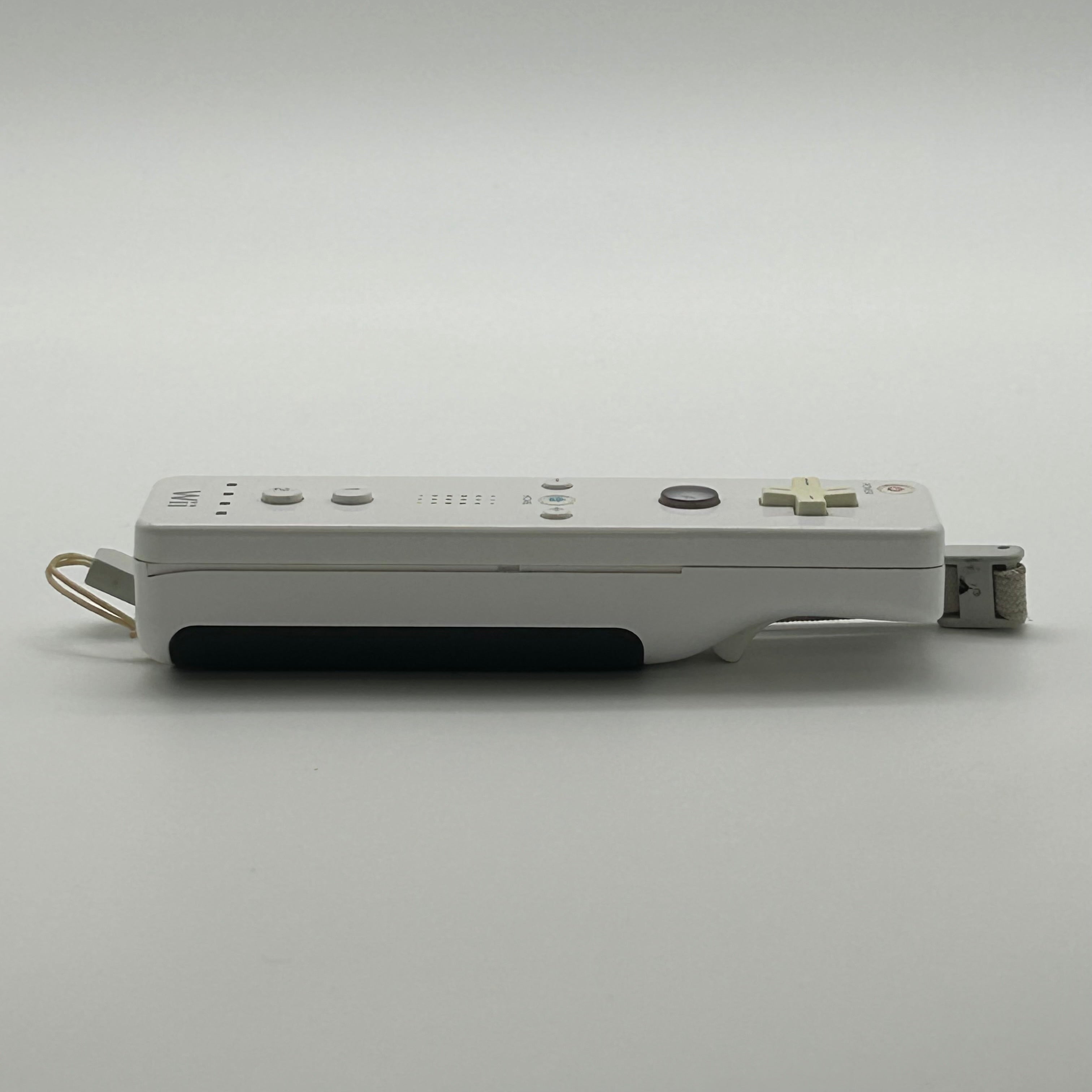 Nintendo Wii (RVL-001) 2006 White Video Game System w/ Remote and Nunchuck