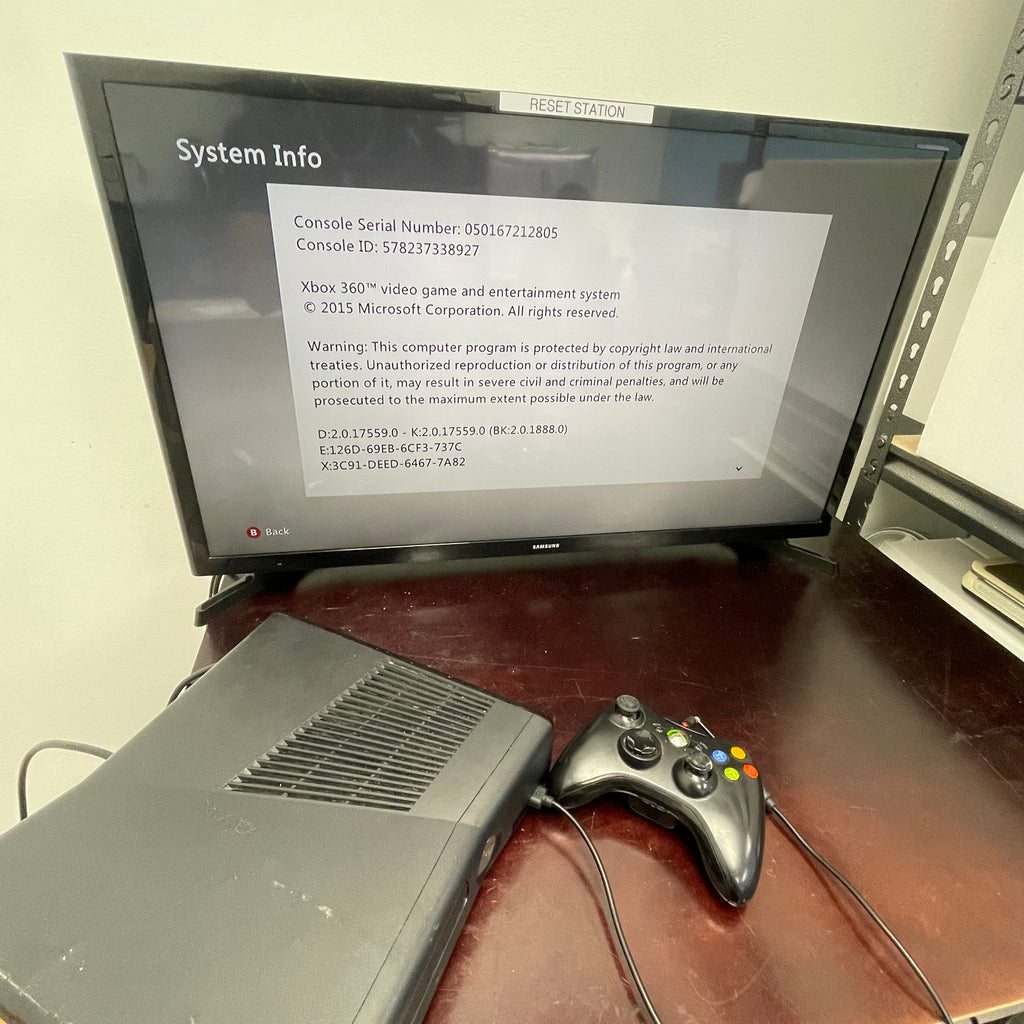 Microsoft Xbox 360 S 1439 Bundle w/ Games, Controller and Kinect