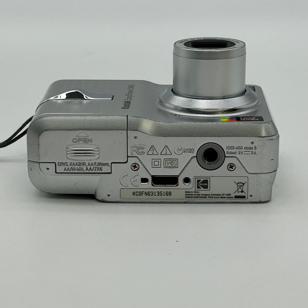 Kodak EasyShare C643 6.1MP Compact Digital Camera Silver - Tested Works w/ Case