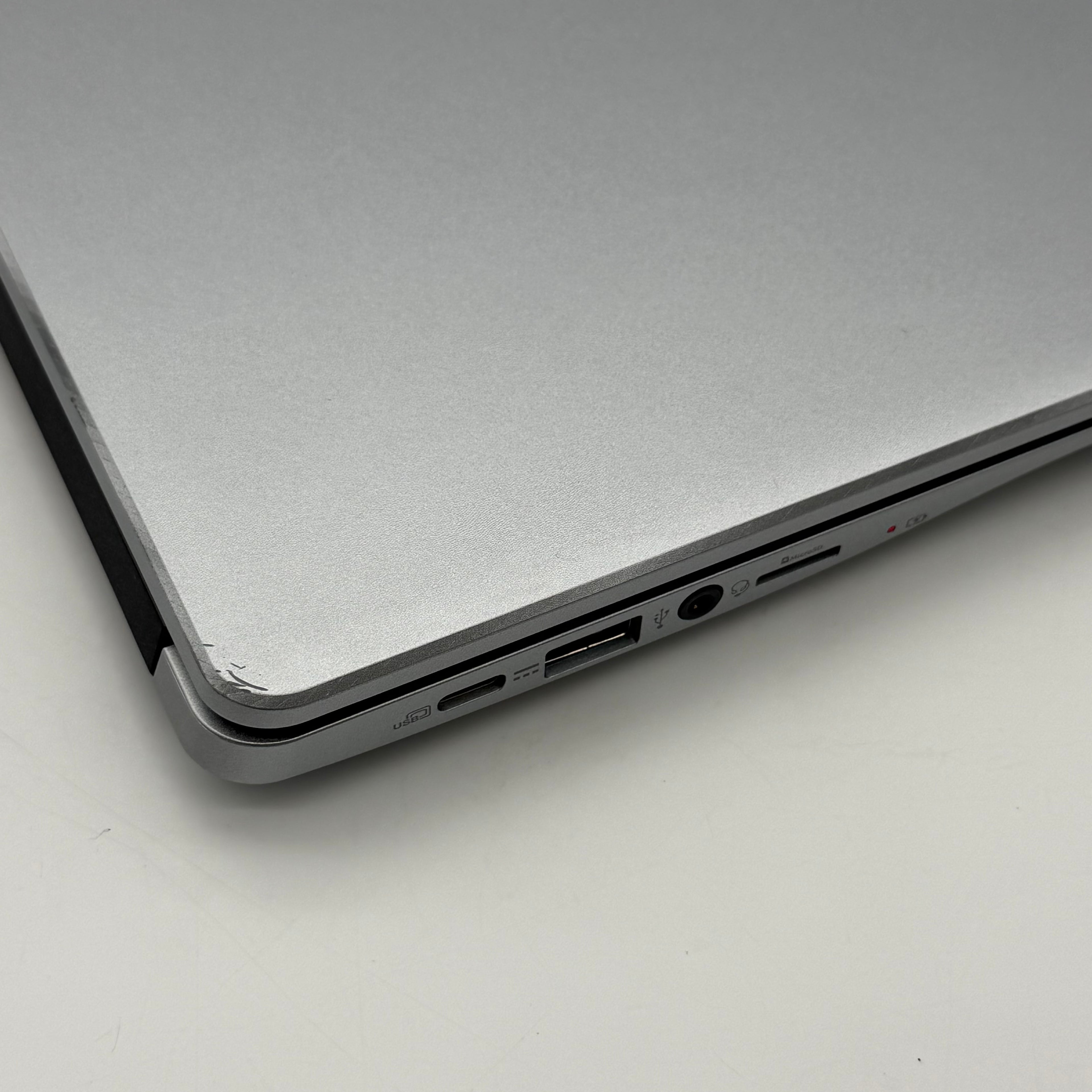 Acer Chromebook 315 15.6-inch Intel Celeron 4GB RAM 64GB Silver, Charger & Wired Mouse included