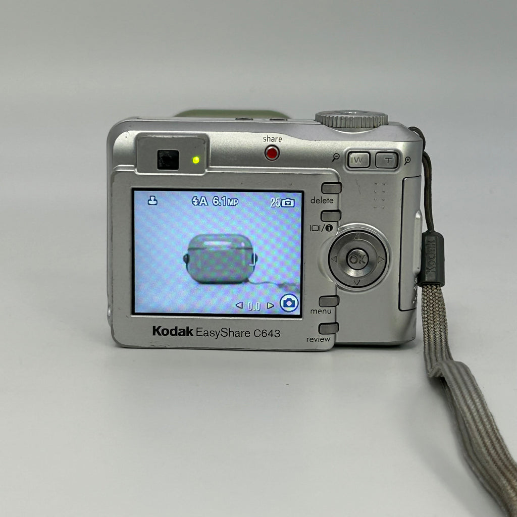 Kodak EasyShare C643 6.1MP Compact Digital Camera Silver - Tested Works w/ Case