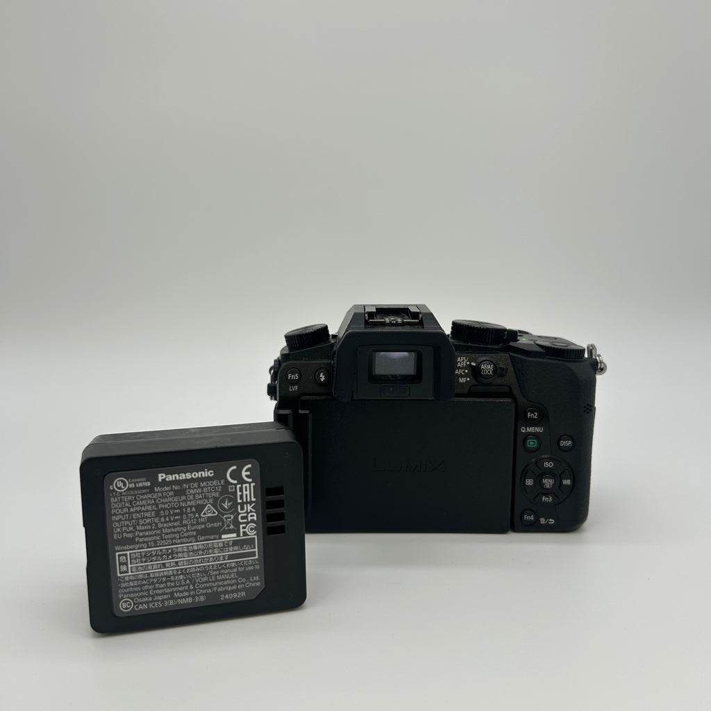 Panasonic Lumix DMC-G7 Digital Camera Black Body Only with 2 Batteries - For Parts/Repairs Only