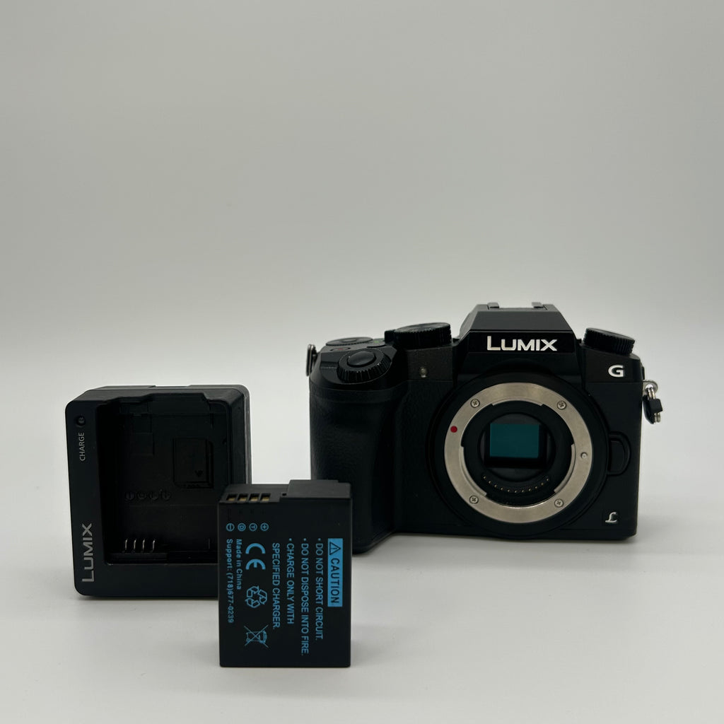Panasonic Lumix DMC-G7 Digital Camera Black Body Only with 2 Batteries - For Parts/Repairs Only