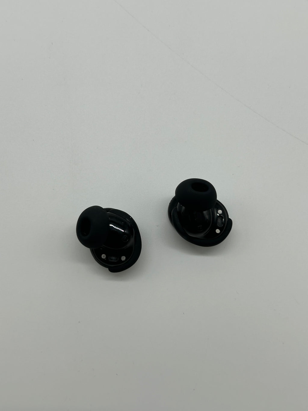 Bose QuietComfort 442318 Black Headphones with Carrying Case and Clear Sound - Used