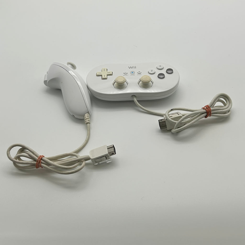 Nintendo Wii (RVL-001) 2006 White Video Game System w/ Remote and Nunchuck