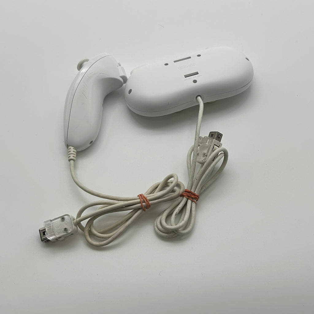Nintendo Wii (RVL-001) 2006 White Video Game System w/ Remote and Nunchuck