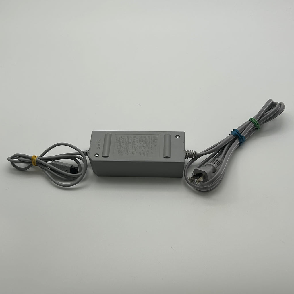 Nintendo Wii (RVL-001) 2006 White Video Game System w/ Remote and Nunchuck