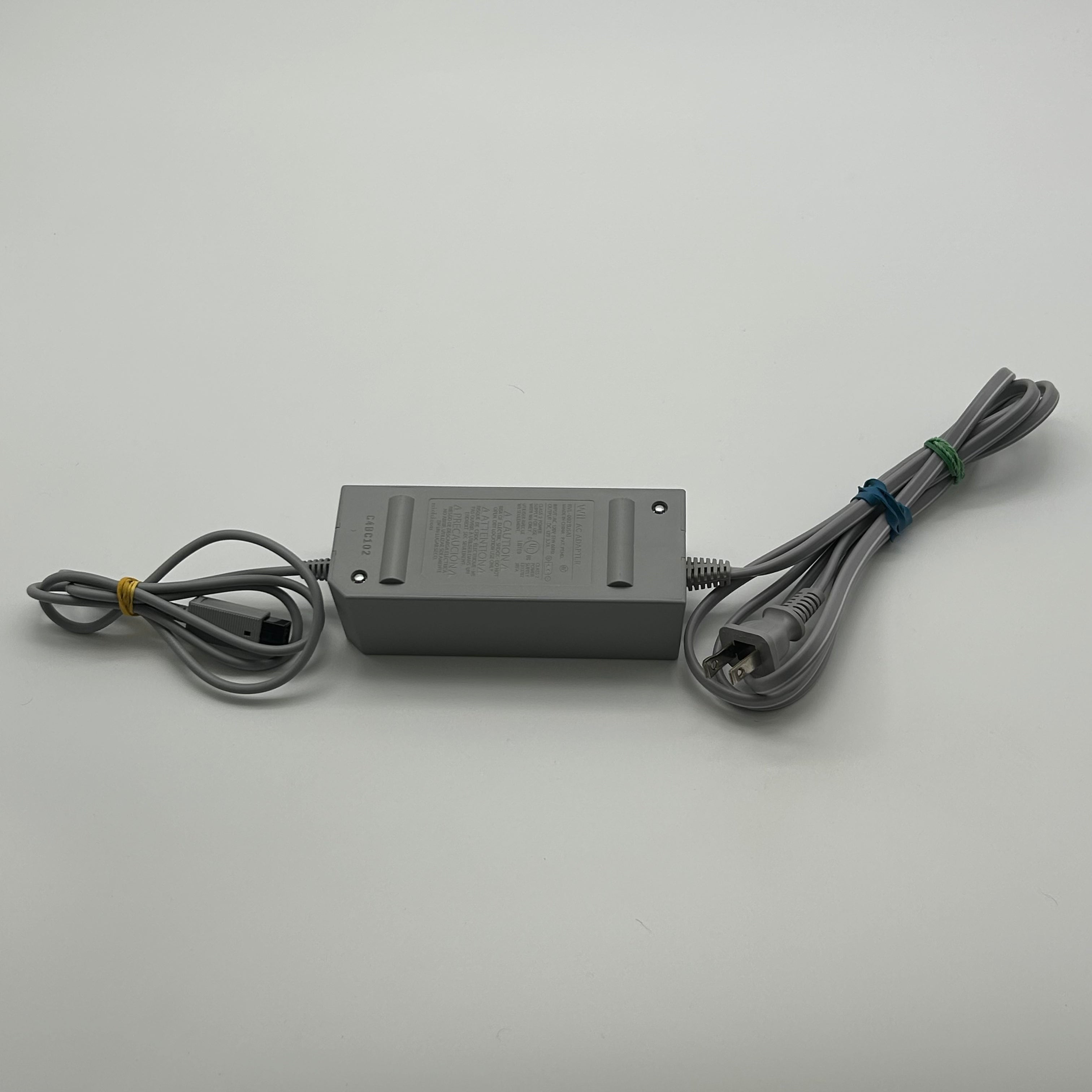 Nintendo Wii (RVL-001) 2006 White Video Game System w/ Remote and Nunchuck