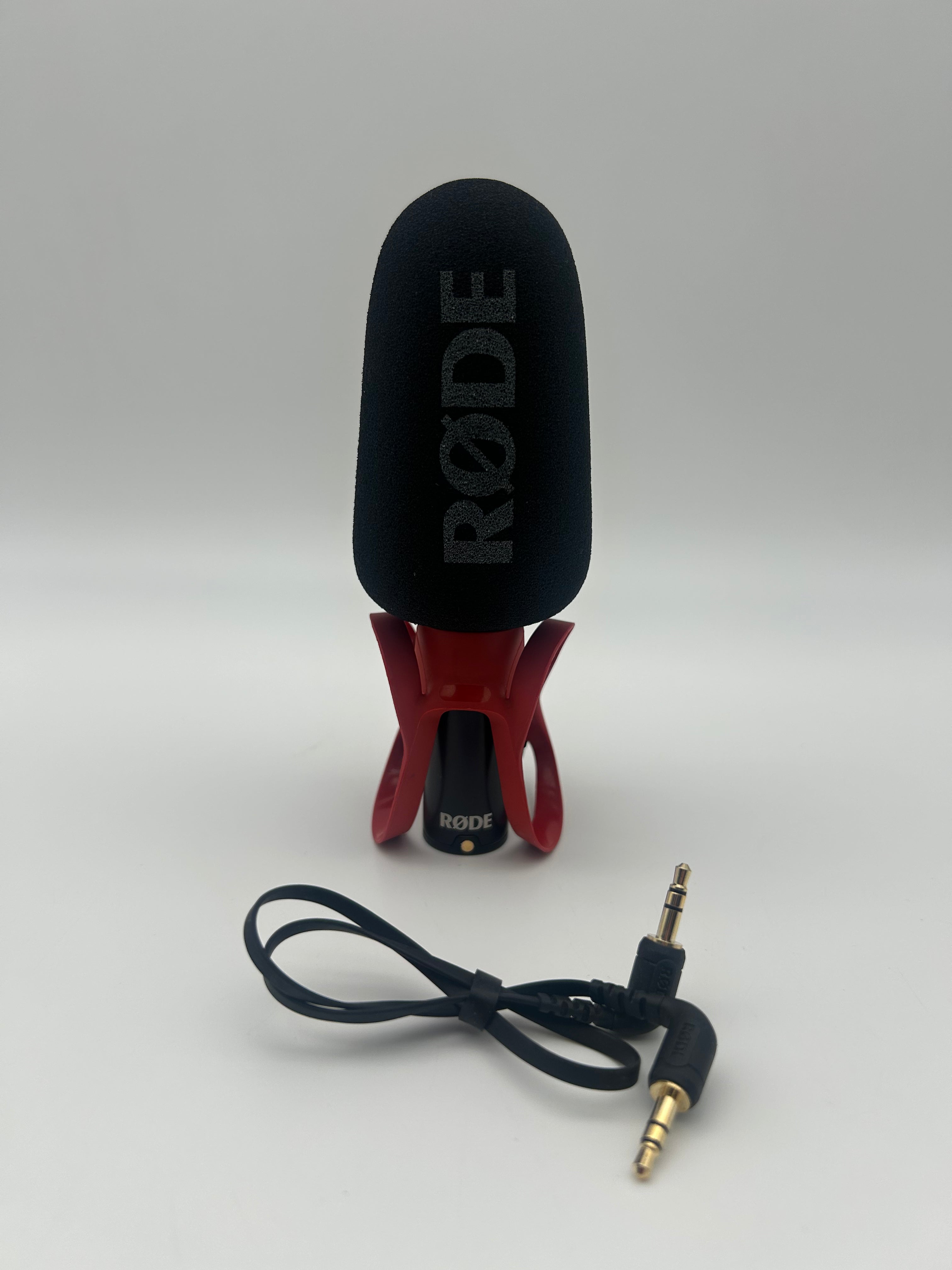 Rode VideoMic Go II Microphone Black Used - B with Foam Attachment, Audio Cable & Red Adjustable Clip