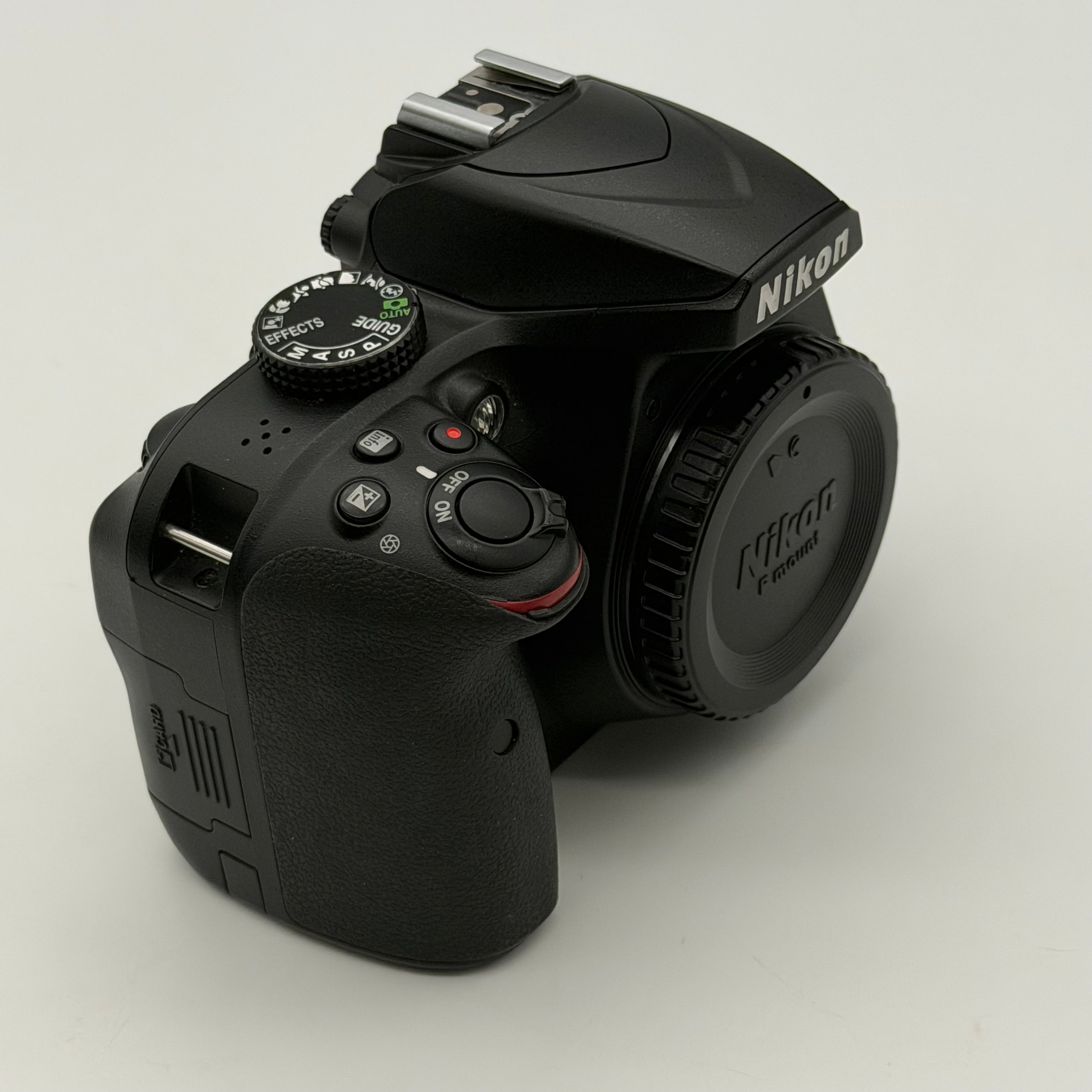 Nikon D3400 Digital SLR Camera 24.2MP + AF-P DX VR 18-55mm Lens & 2 Batteries