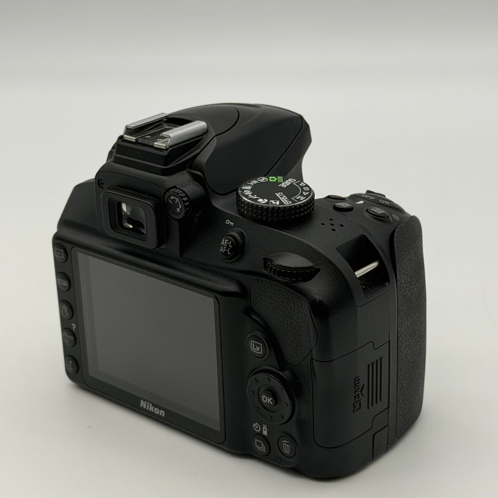 Nikon D3400 Digital SLR Camera 24.2MP + AF-P DX VR 18-55mm Lens & 2 Batteries
