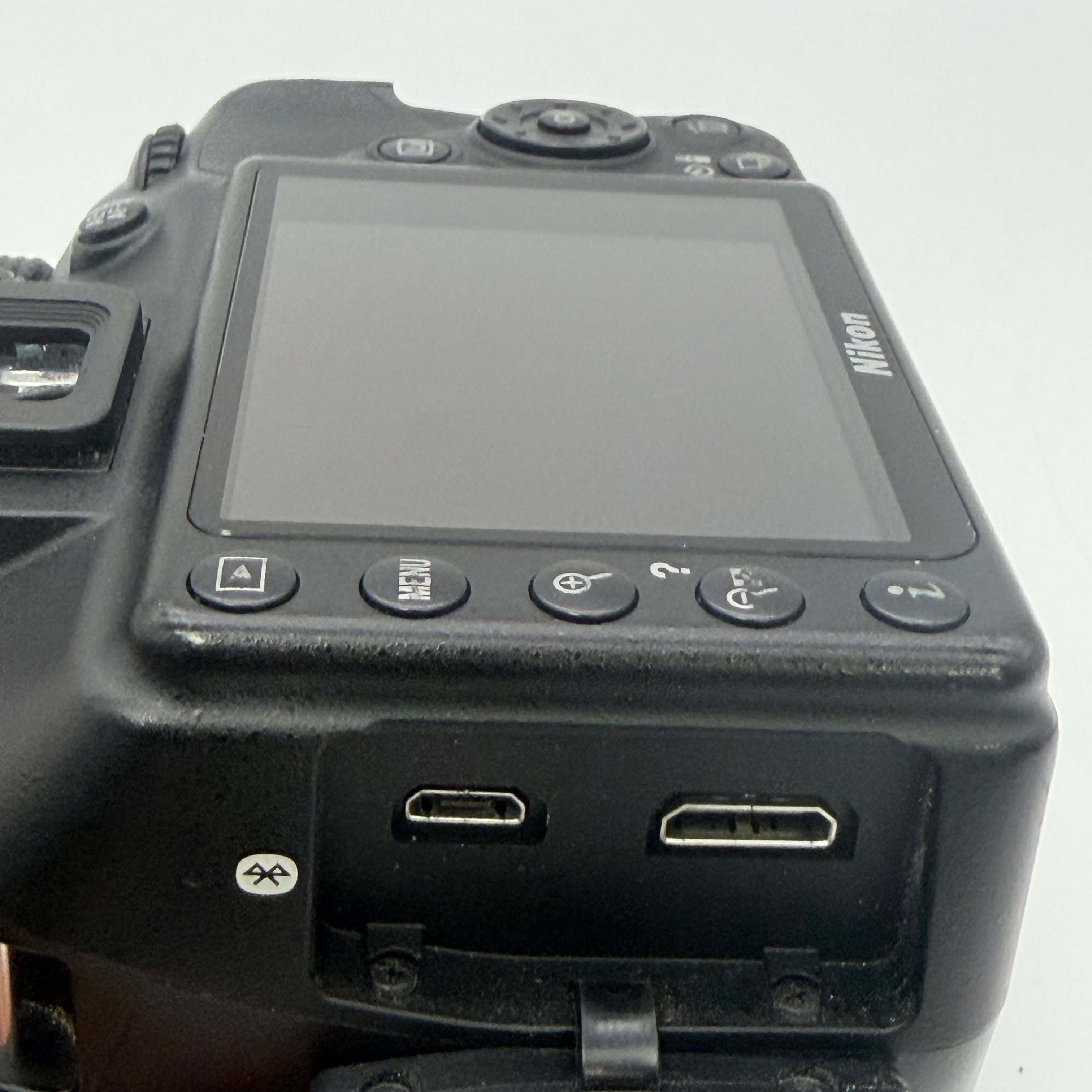 Nikon D3400 Digital SLR Camera 24.2MP + AF-P DX VR 18-55mm Lens & 2 Batteries