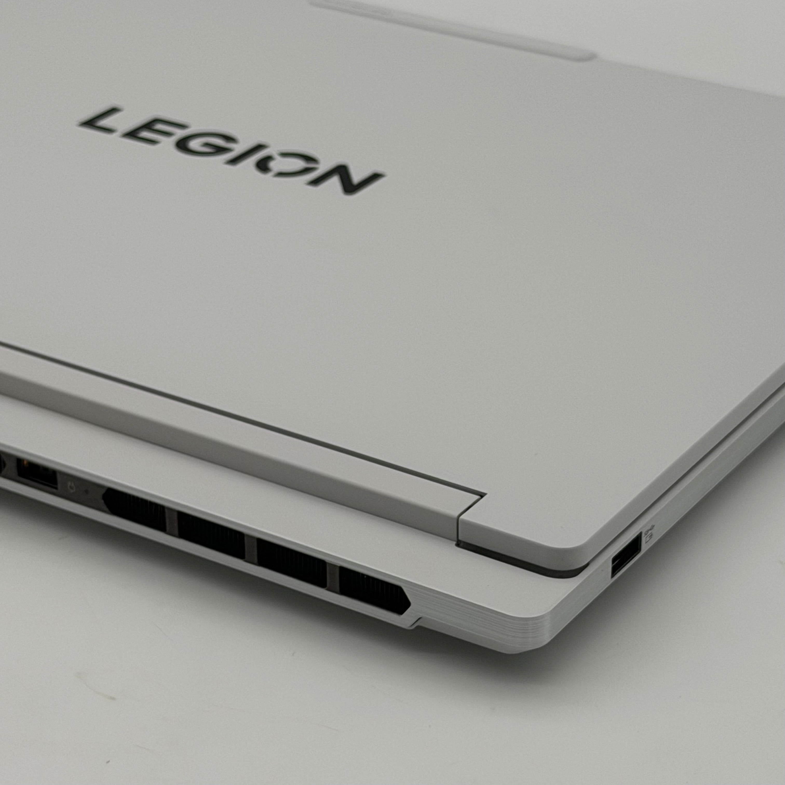 Lenovo Legion 7 16IAX10 16" Core Ultra 9 275HX 2.7GHz 32GB RAM 1TB SSD GeForce RTX 5070