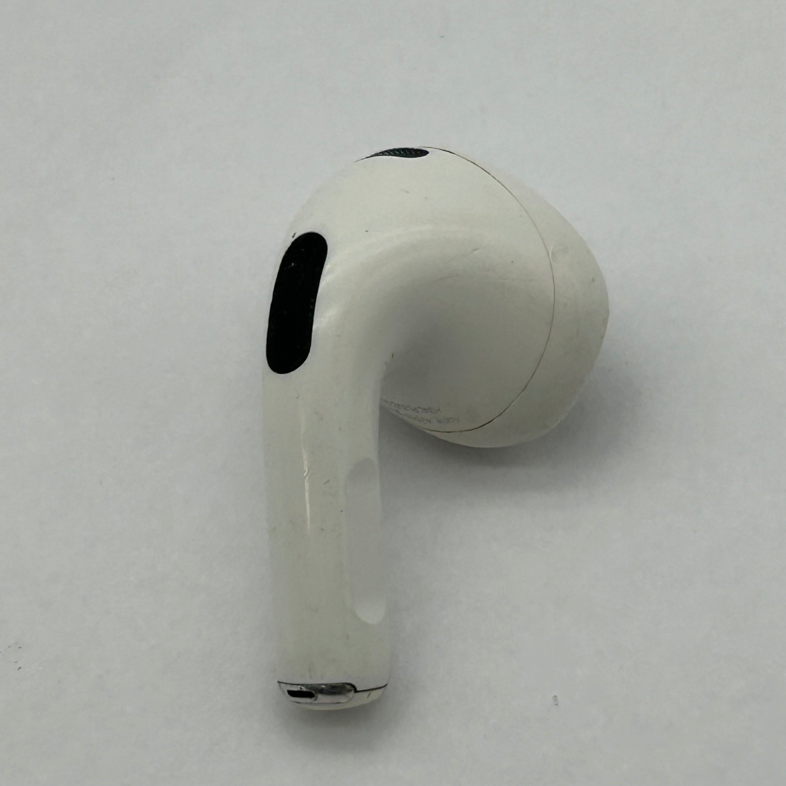 Apple AirPods A2897 1st Gen Wireless Bluetooth Single Earbud w/ Charging Case White