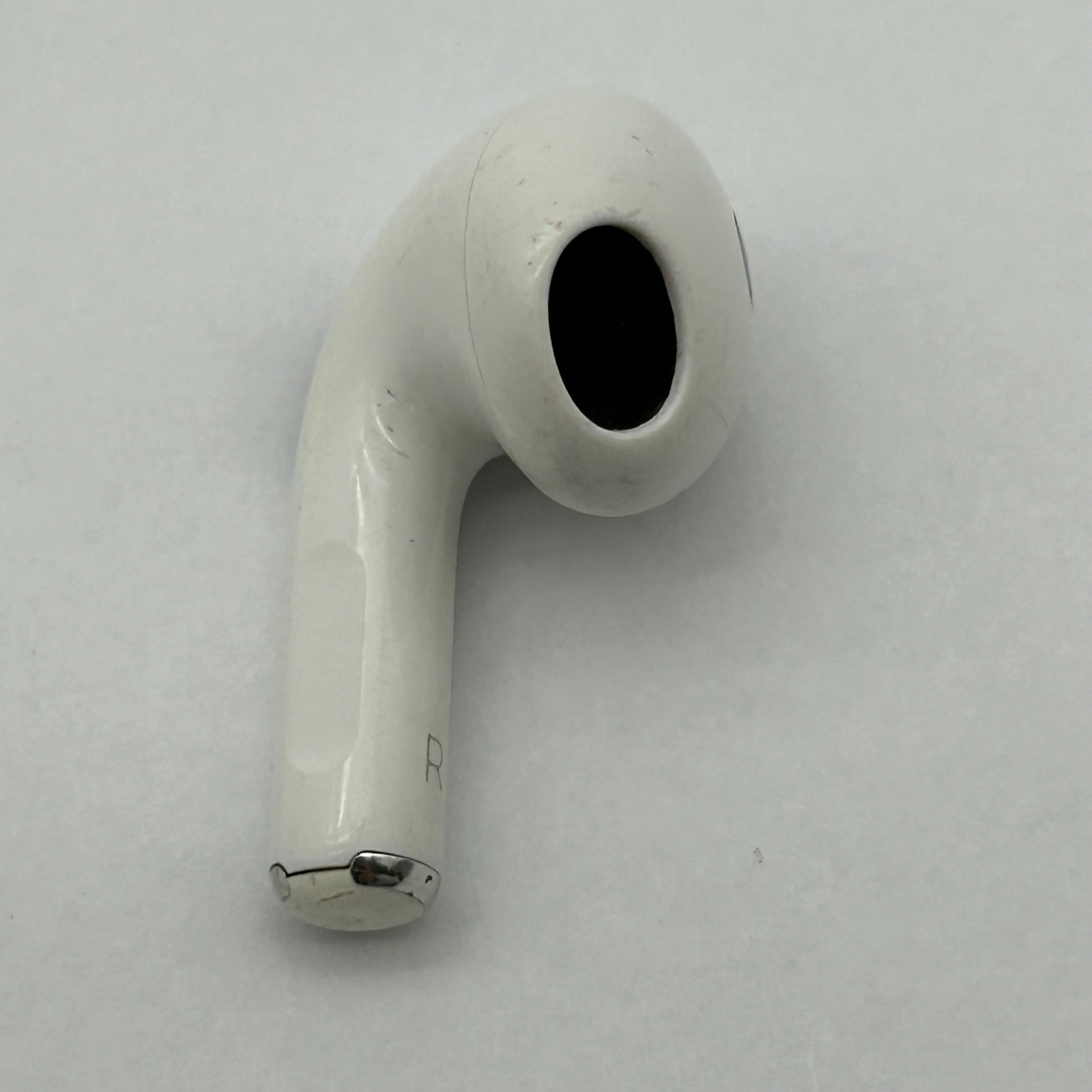 Apple AirPods A2897 1st Gen Wireless Bluetooth Single Earbud w/ Charging Case White