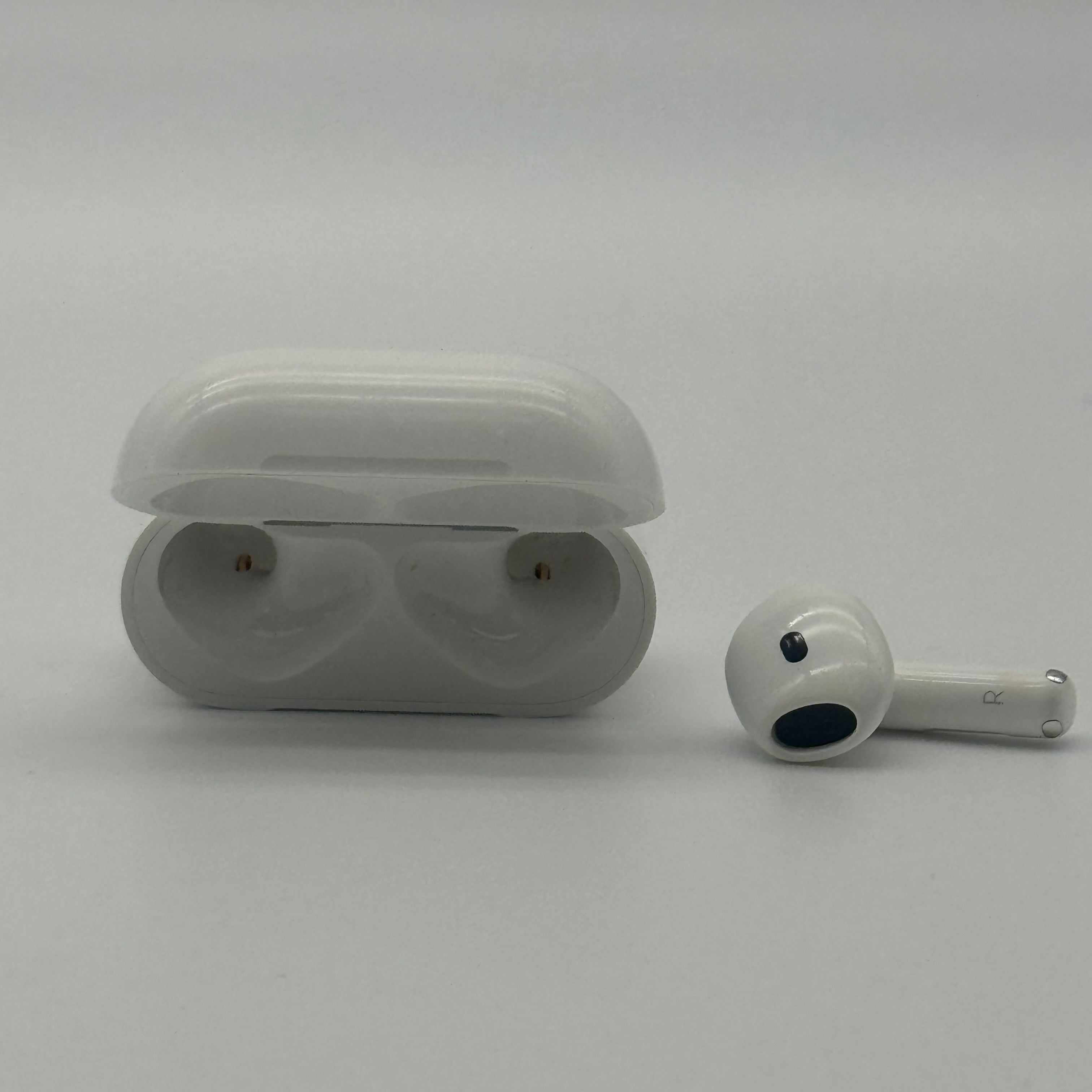 Apple AirPods 4th Gen A3058 Charging Case With Right Earbud - Used