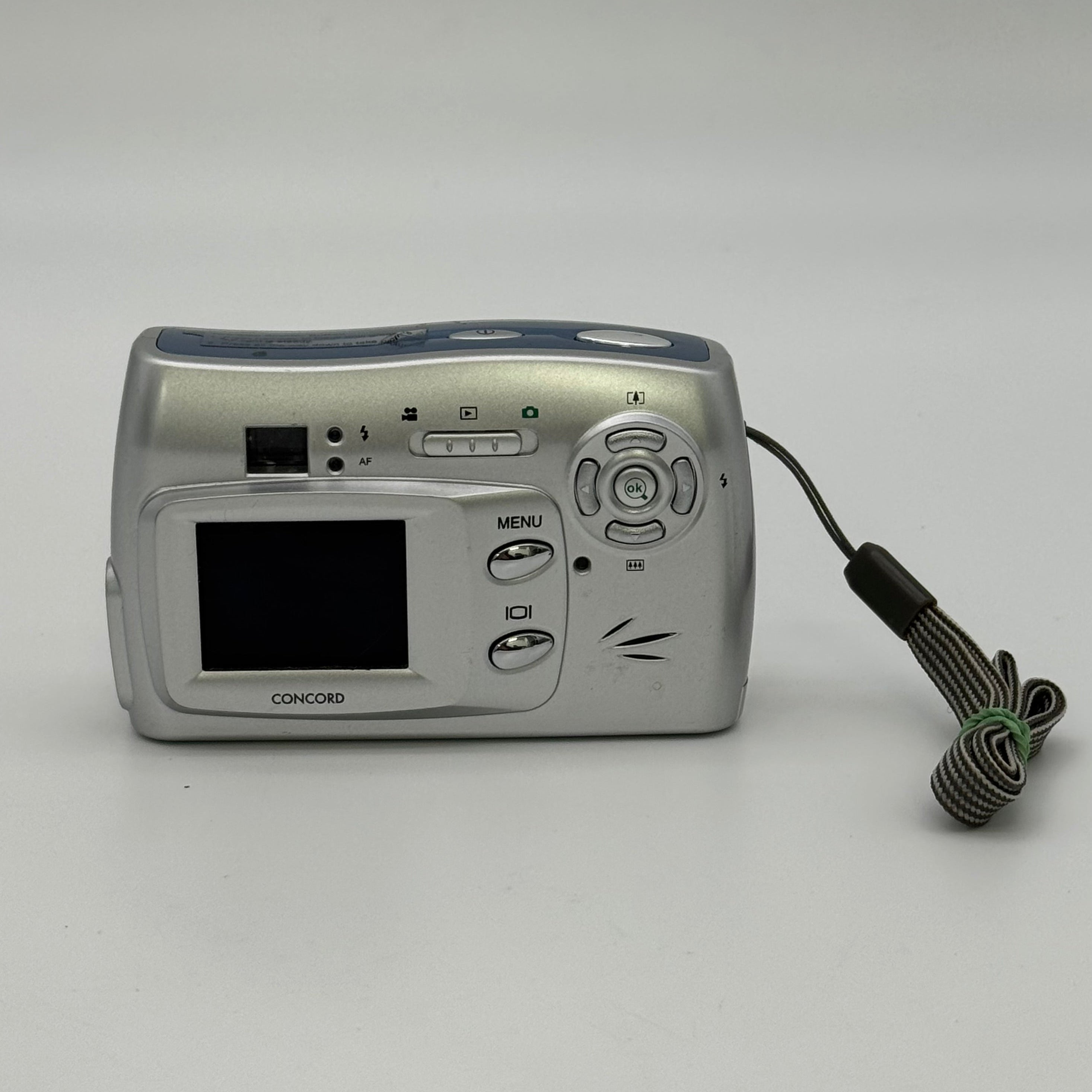 Concord Eye-Q 3040AF Digital Camera (Broken) - Silver - For Parts/Repairs Only