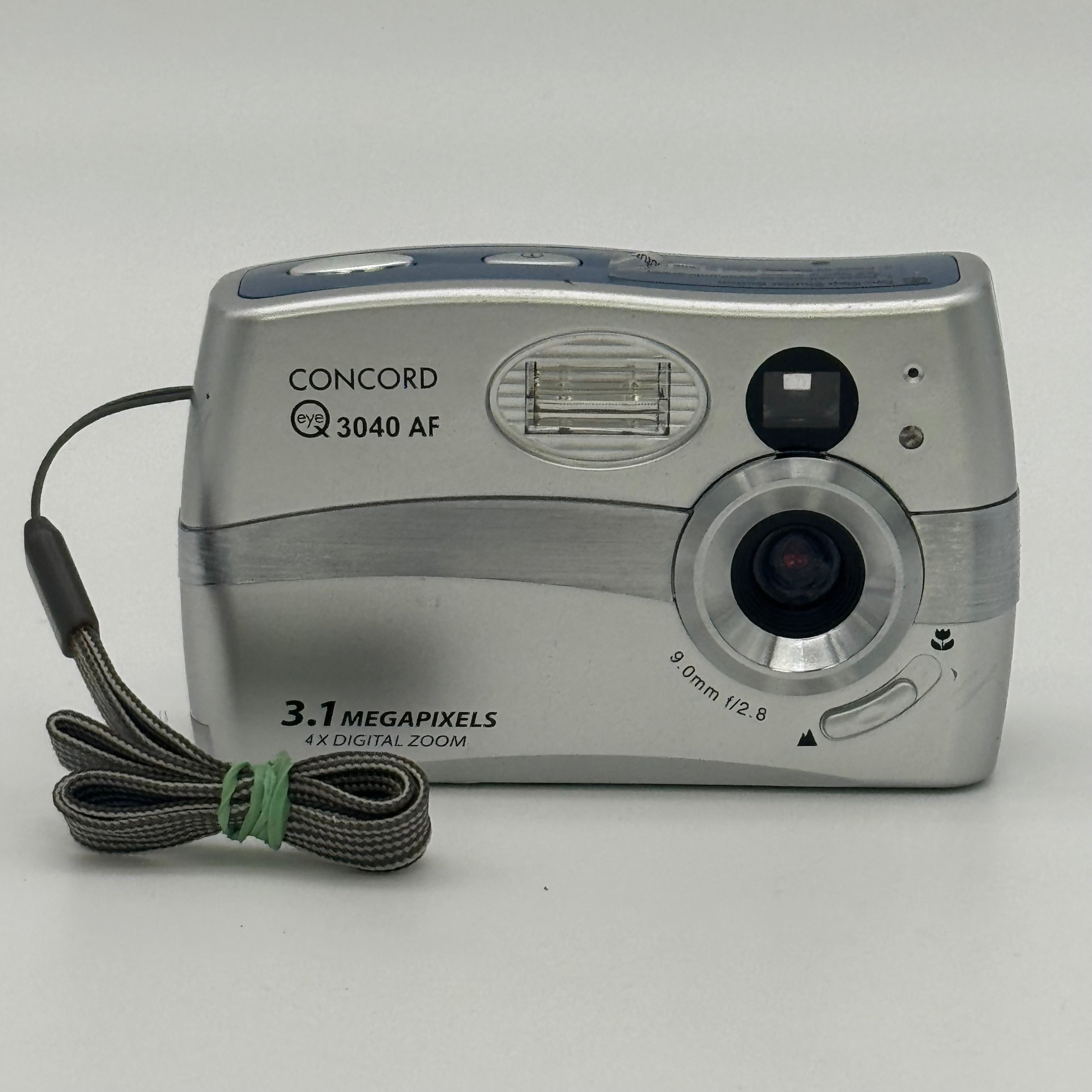 Concord Eye-Q 3040AF Digital Camera (Broken) - Silver - For Parts/Repairs Only