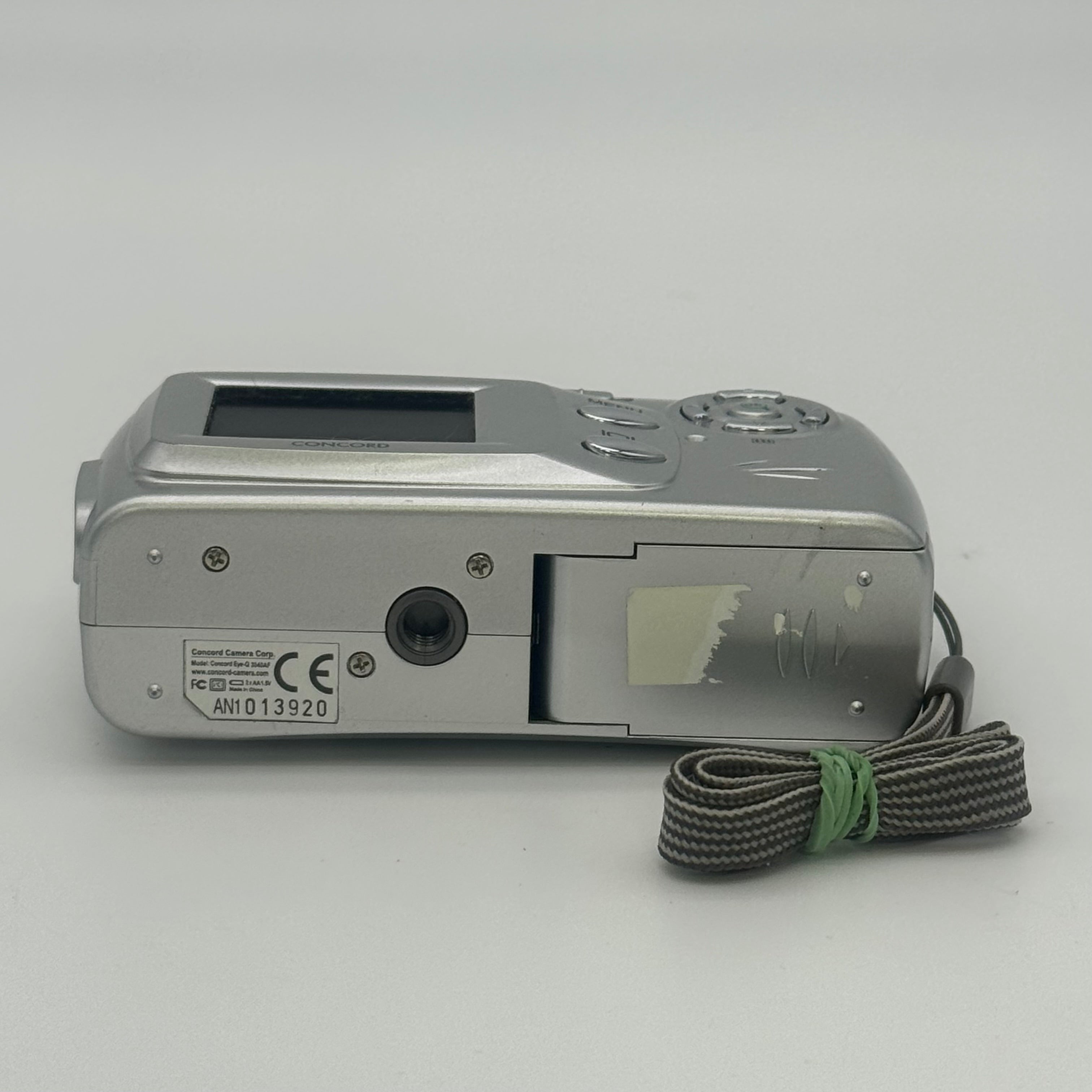 Concord Eye-Q 3040AF Digital Camera (Broken) - Silver - For Parts/Repairs Only