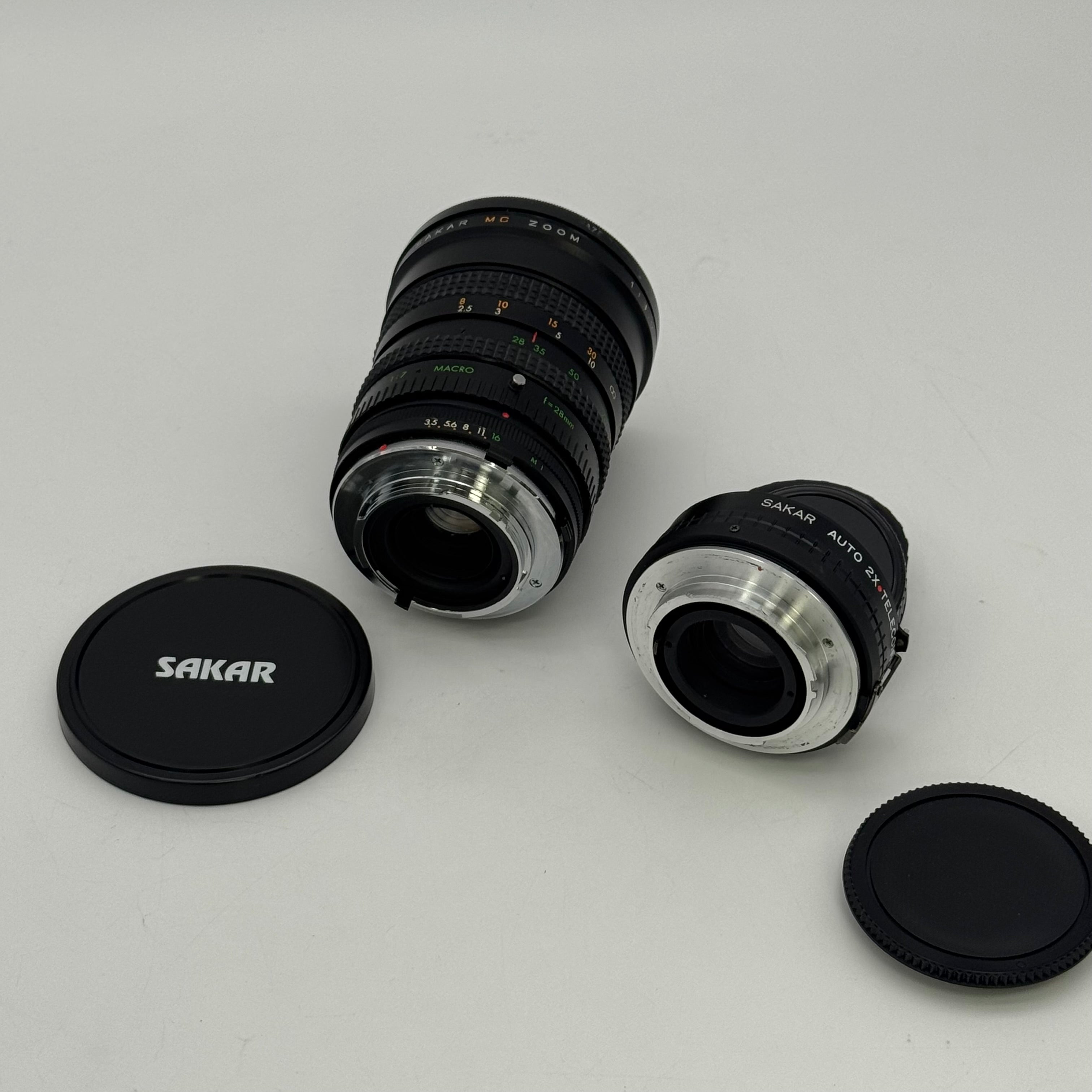 Sakar Macro Zoom 28-80mm f3.5-4.5 Camera Lens Black w/Accessories